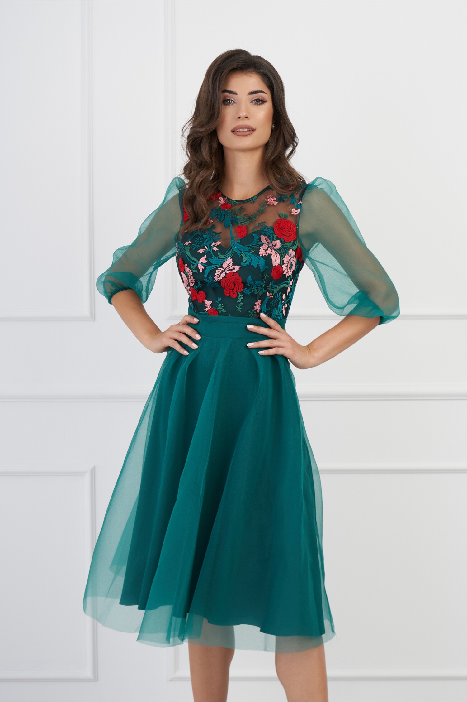 Rochie DY Fashion verde din organza cu broderie florala la bust