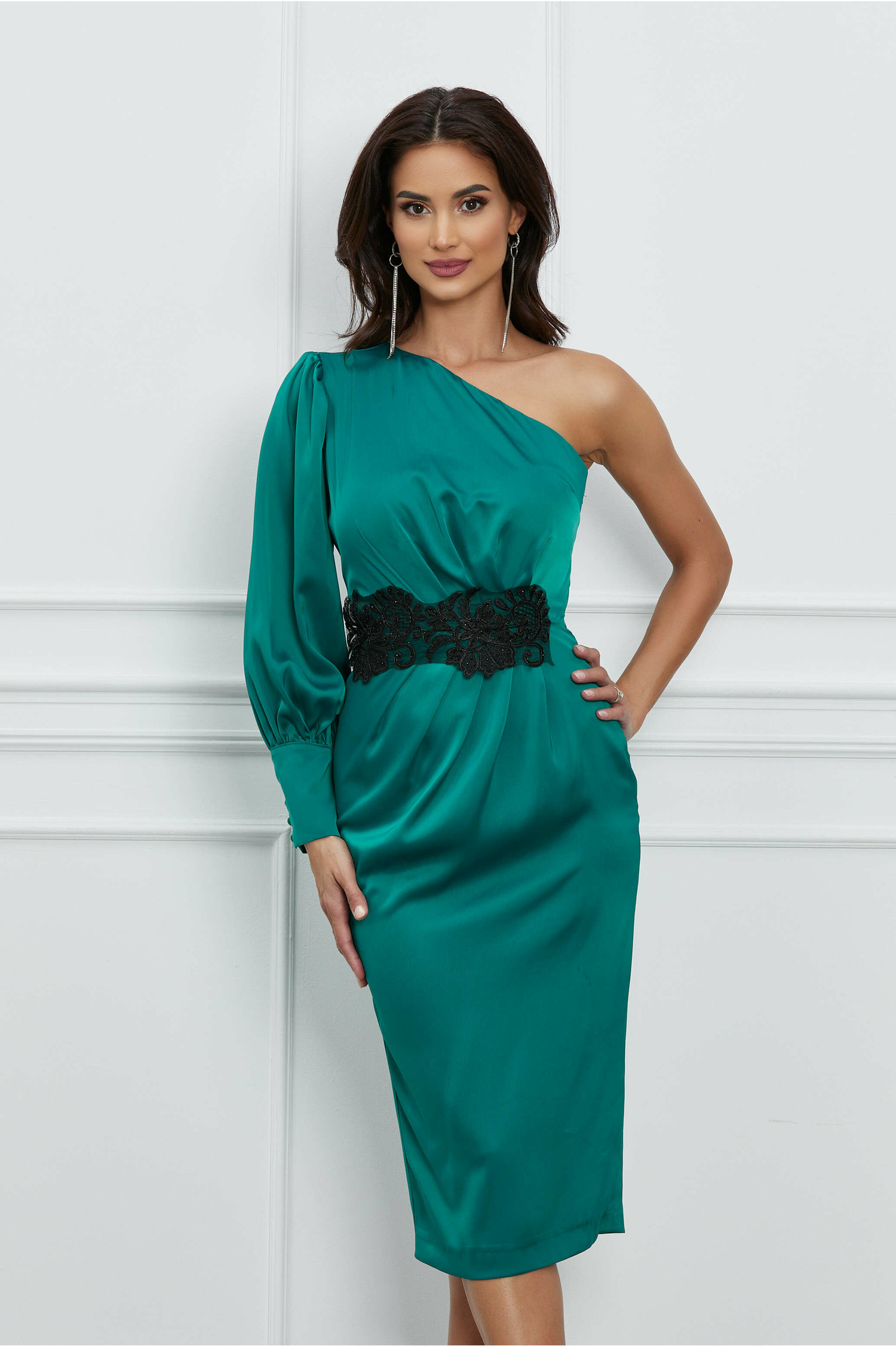 Rochie verde din satin cu broderie in talie - Rochii-Dama.ro