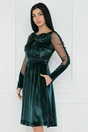 Rochie eleganta din catifea verde cu maneci din tull si floare pe bust