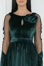 Rochie eleganta din catifea verde cu maneci din tull si floare pe bust