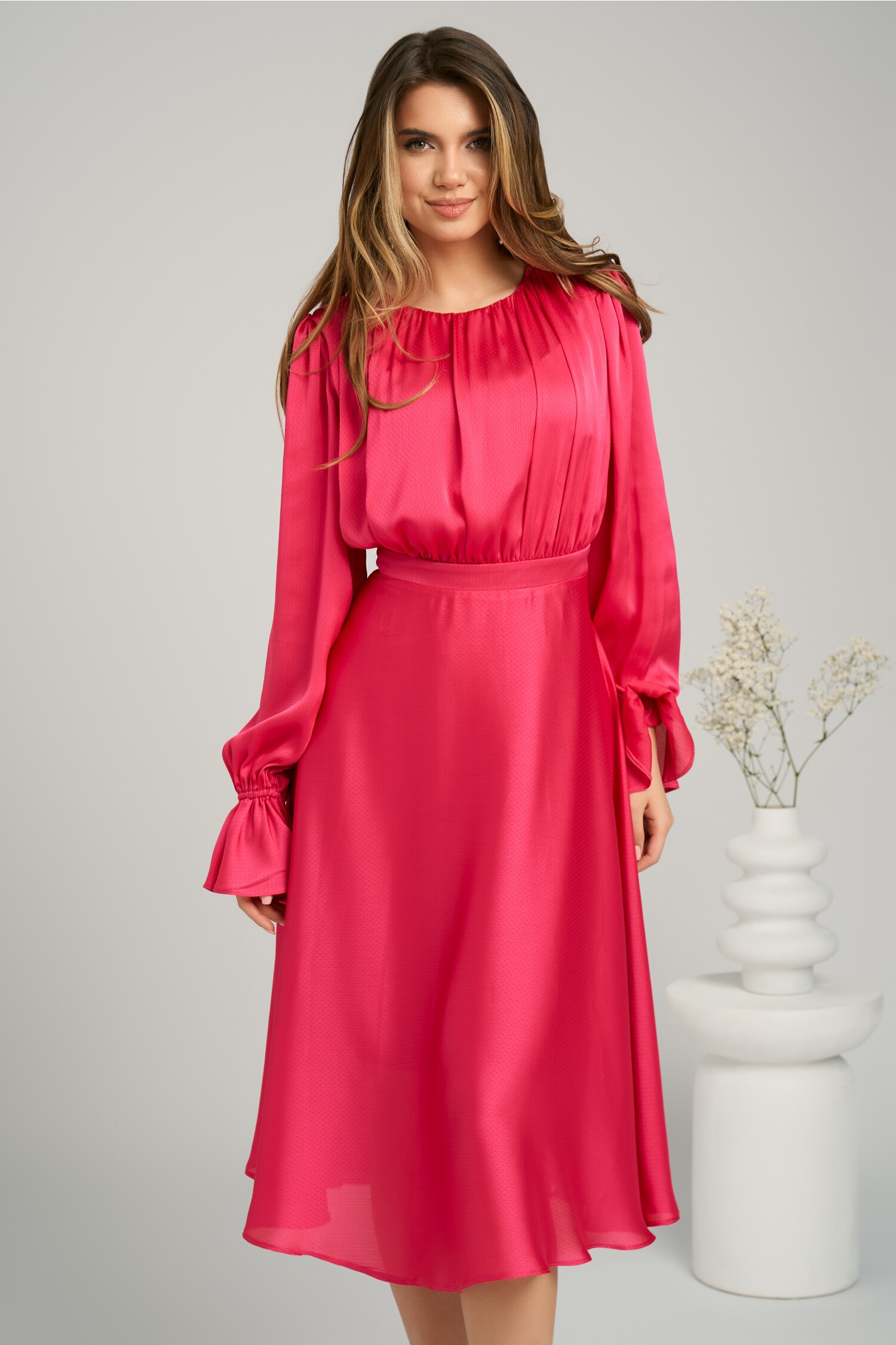 Rochie eleganta din satin fucsia cu pliuri la bust si croi clos