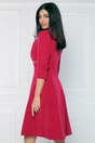 Rochie eleganta din stofa magenta cu strasuri in talie si decupaj la decolteu
