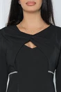 Rochie eleganta din stofa neagra cu strasuri in talie si decupaj la decolteu