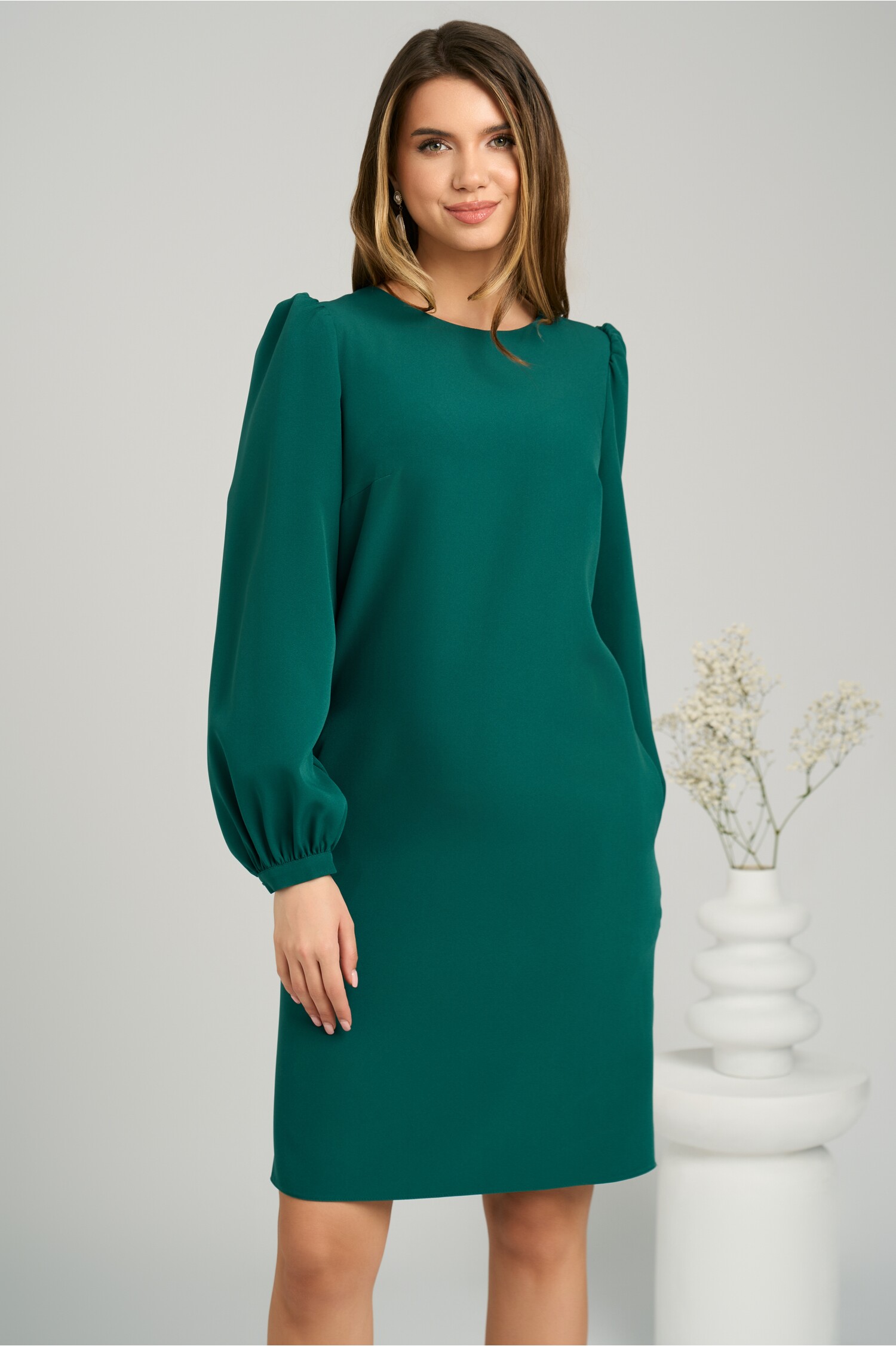 Rochie eleganta din stofa verde cu funda la spate