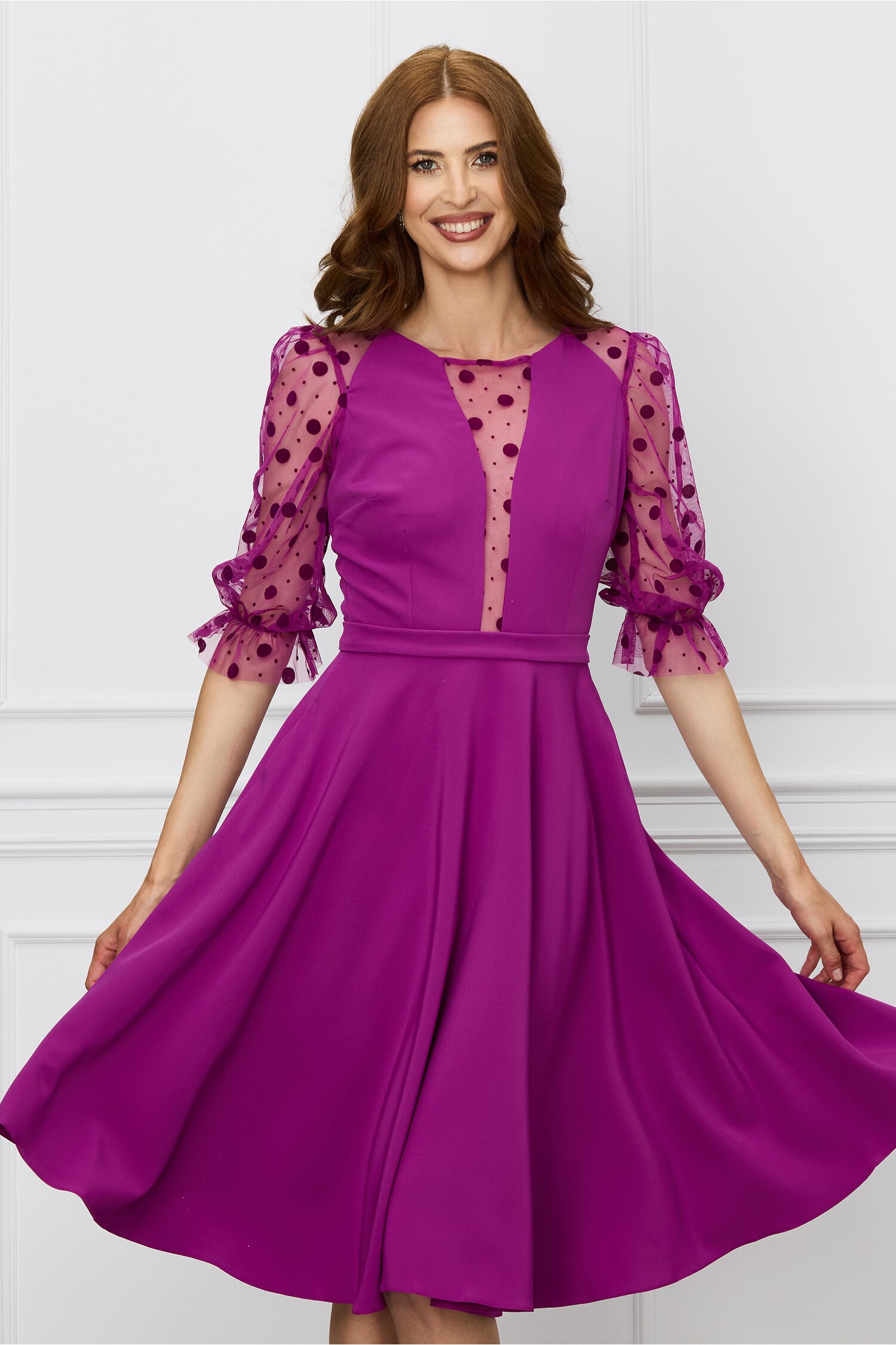 Rochie eleganta magenta cu maneci din tull cu buline catifelate