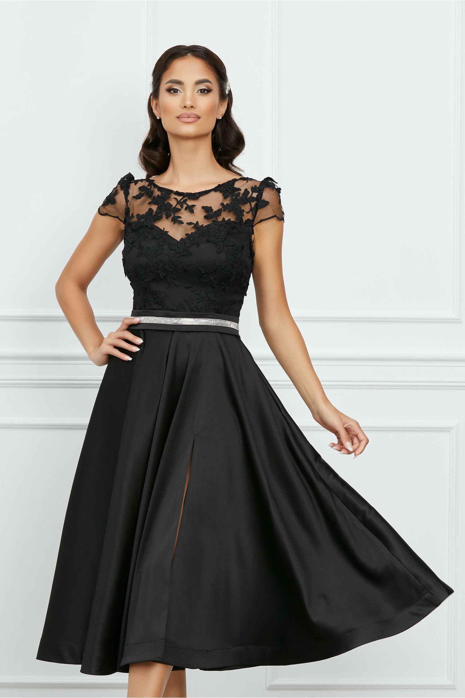 Rochie eleganta neagra cu dantela la bust si crepeu maxi