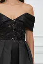 Rochie eleganta neagra cu umeri goi si paiete pe bust