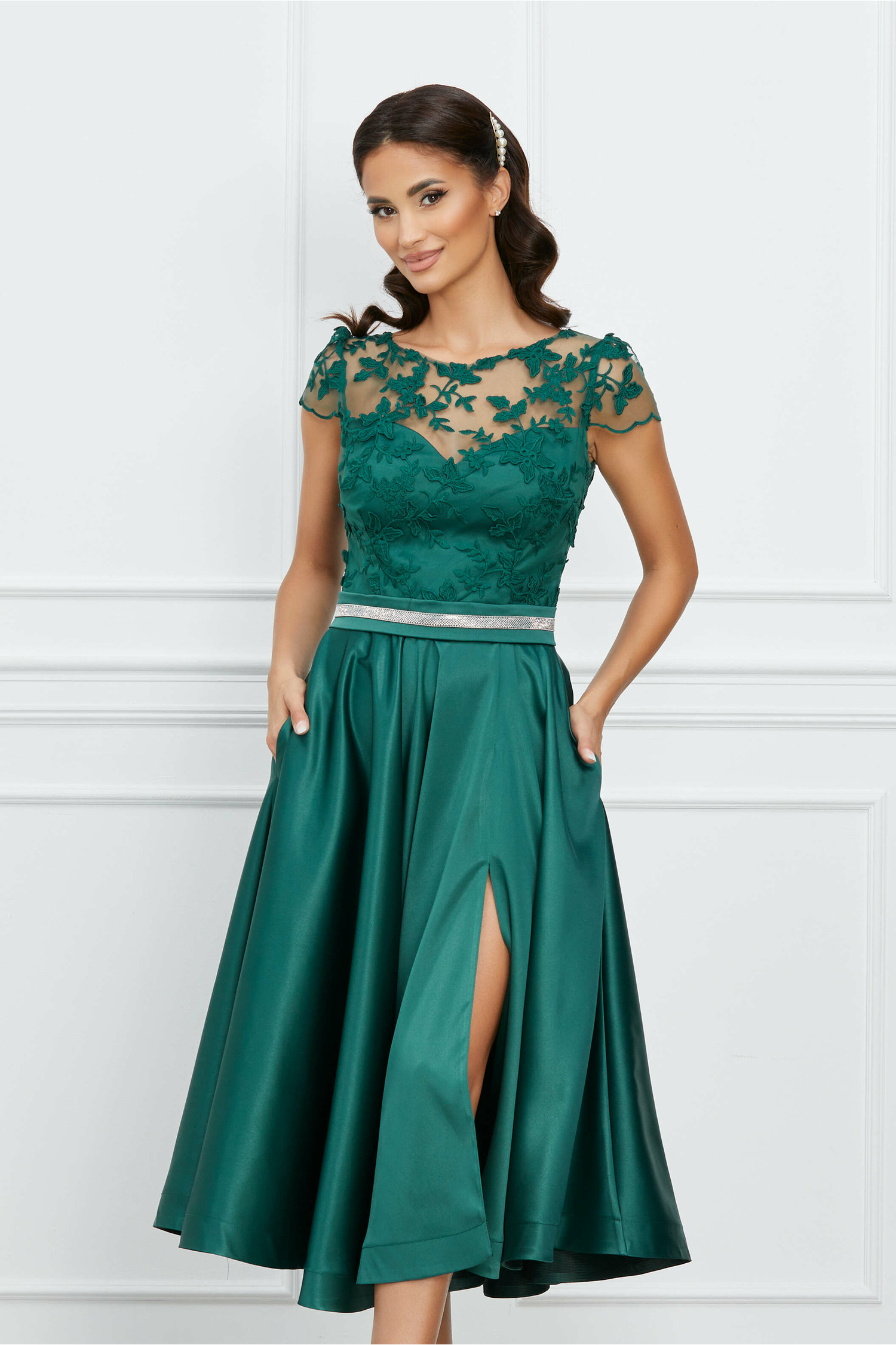 Rochie eleganta verde cu dantela la bust si crepeu maxi