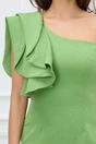 Rochie eleganta verde fistic cu un volan pe umar