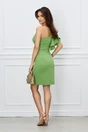 Rochie eleganta verde fistic cu un volan pe umar
