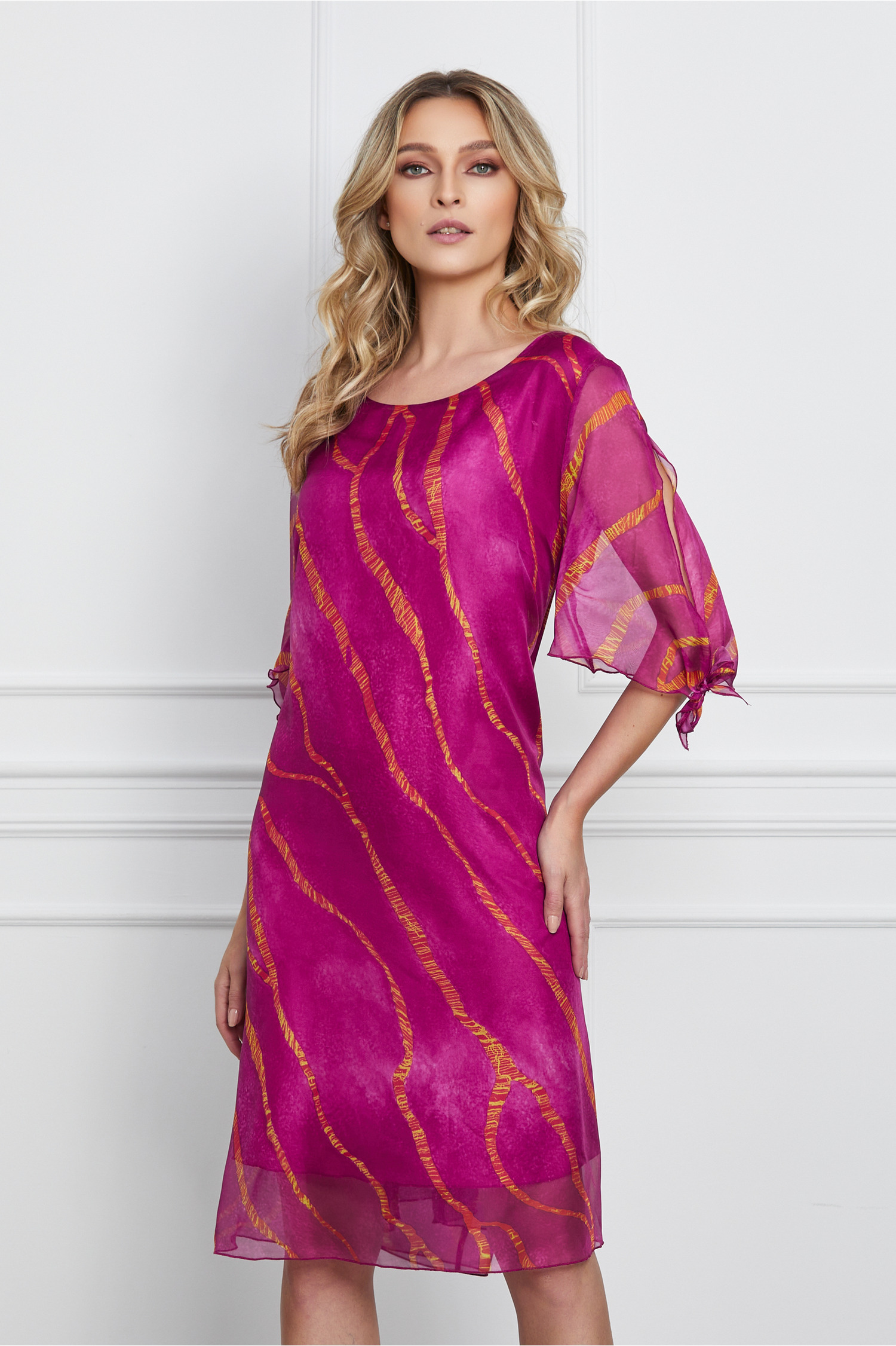 Rochie magenta din voal cu imprimeu divers - Rochii-Dama.ro