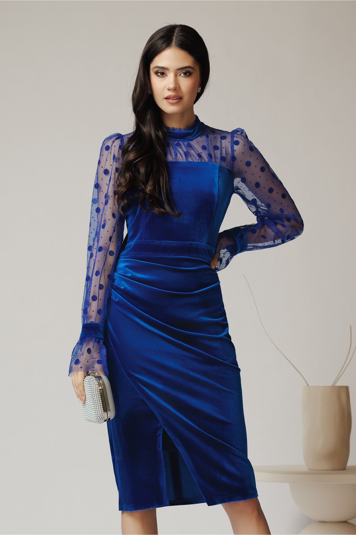 Rochie Ella Collection Adena eleganta din catifea albastra cu tull si buline pe maneci