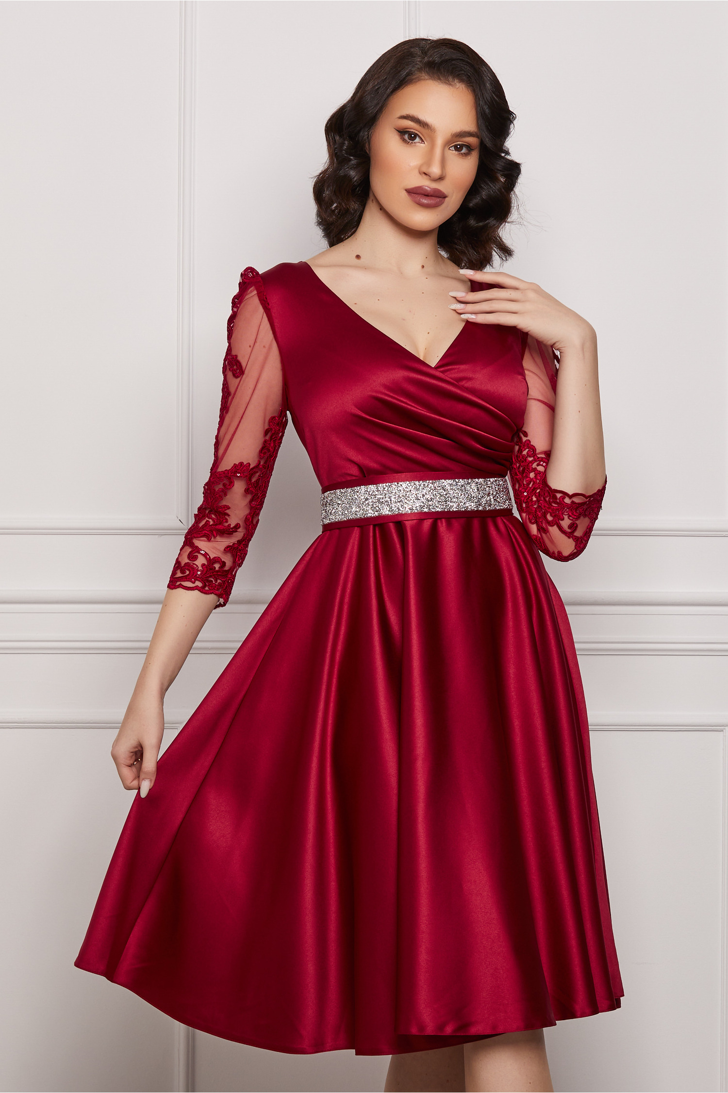 Rochie Ella Collection Adria bordo cu maneci din dantela si cordon in talie