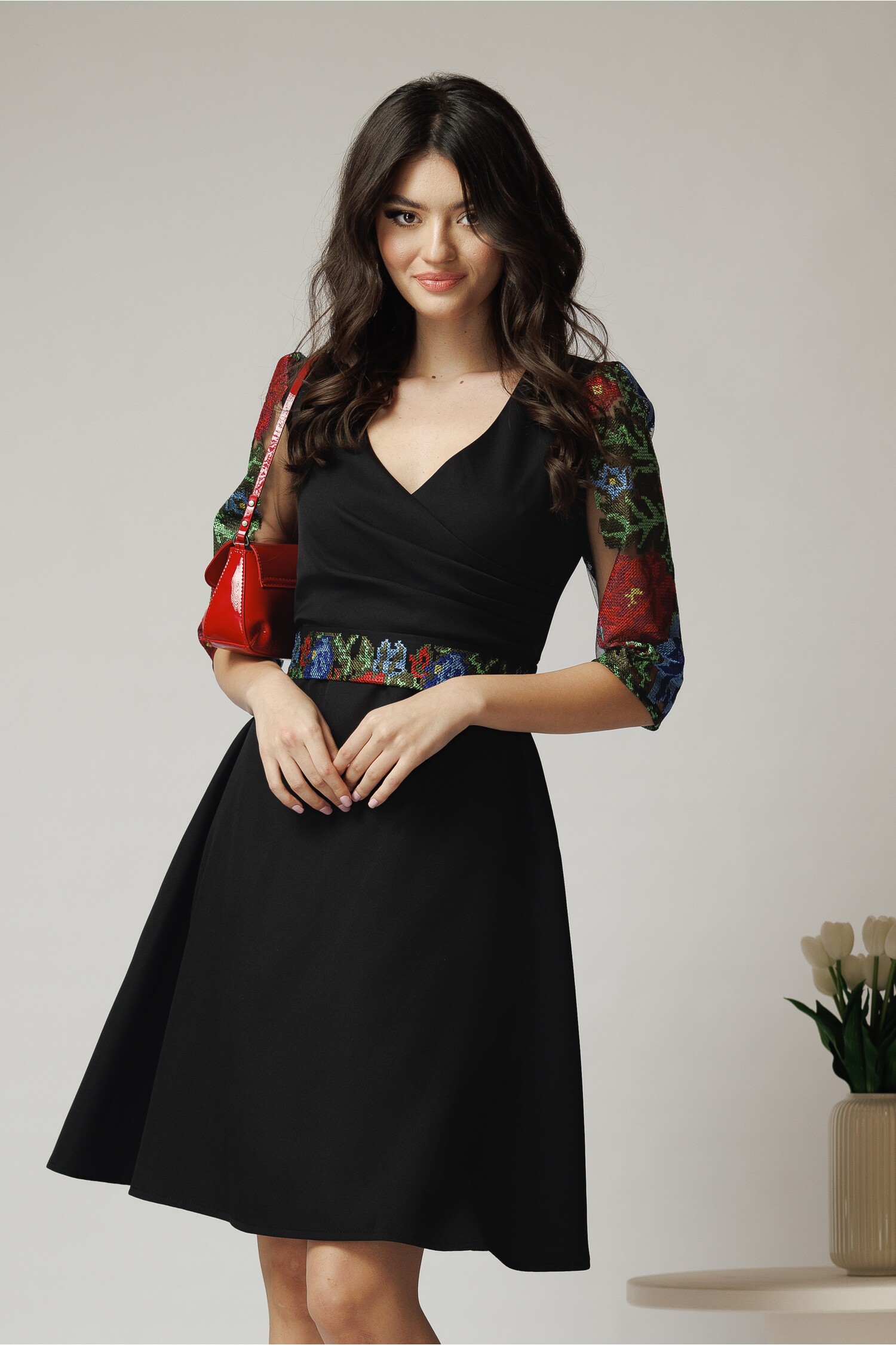 Rochie Ella Collection Adria eleganta din stofa neagra cu dantela traditionala colorata