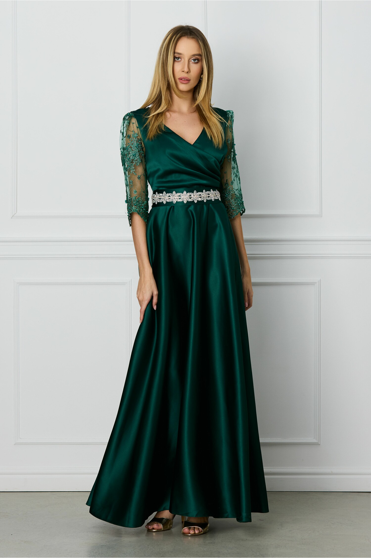 Rochie din dantela lunga verde cu cordon in talie