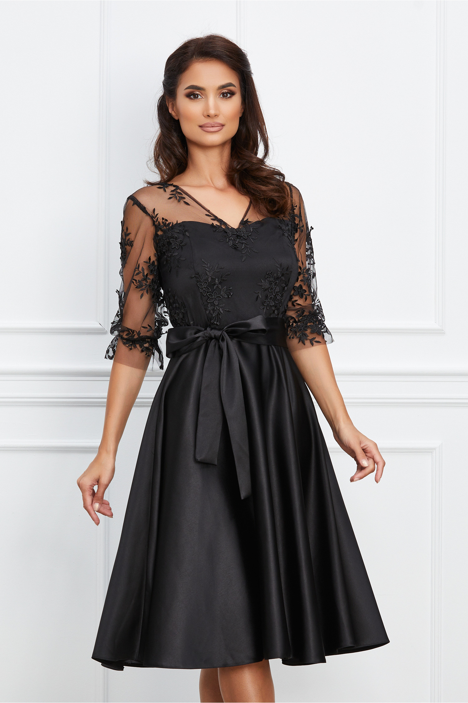 Rochie de ocazie neagra cu dantela la bust si cordon in talie