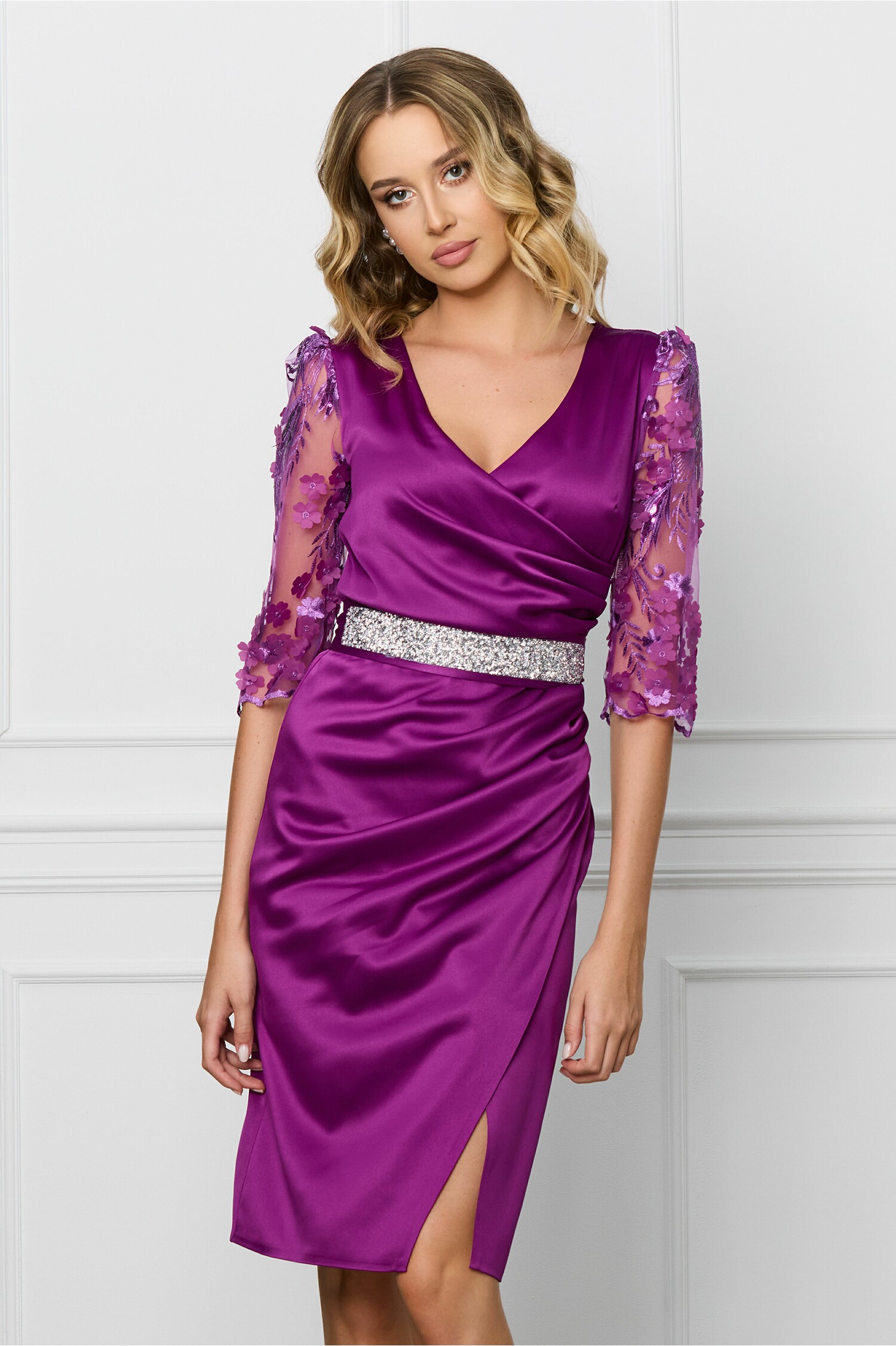 Rochie Ella Collection Atena magenta cu maneci din dantela si cordon in talie