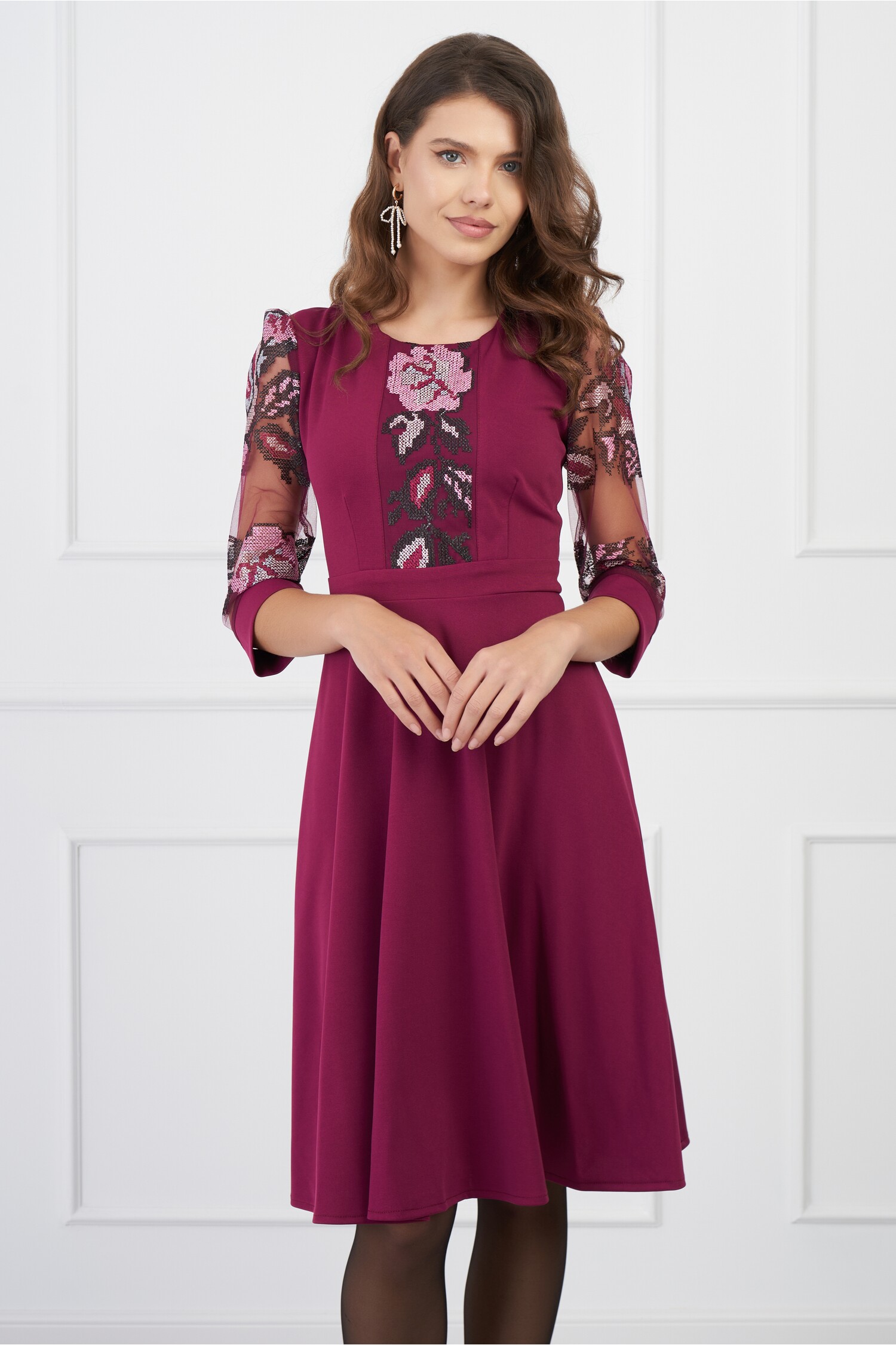 Rochie Ella Collection Ecaterina magenta cu broderie roz