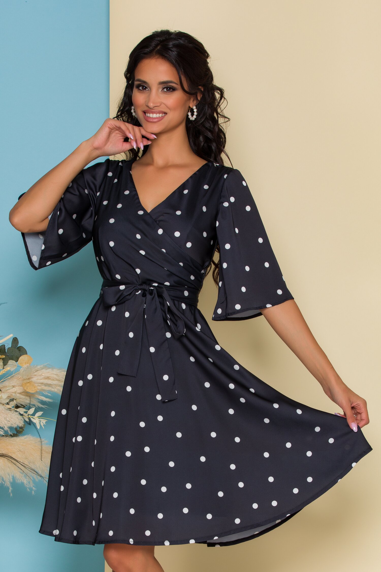 Rochie Ella Collection neagra cu buline si decolteu petrecut