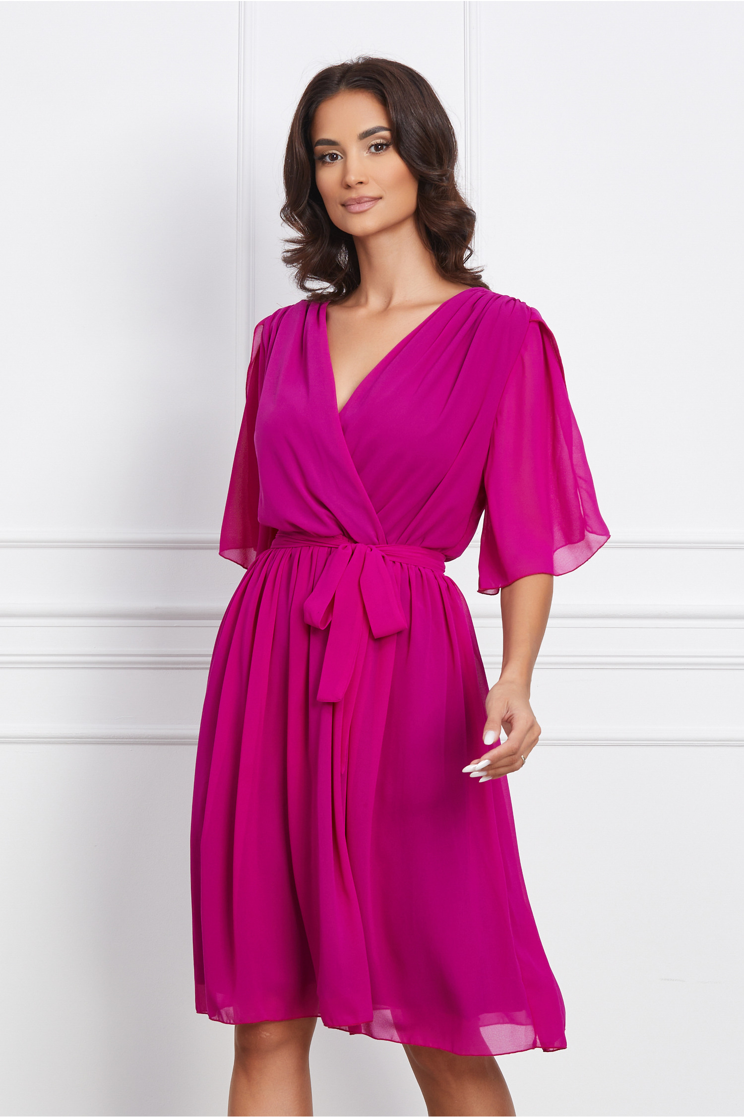 Rochie de ocazie Roxi din voal fucsia cu manecile decupate