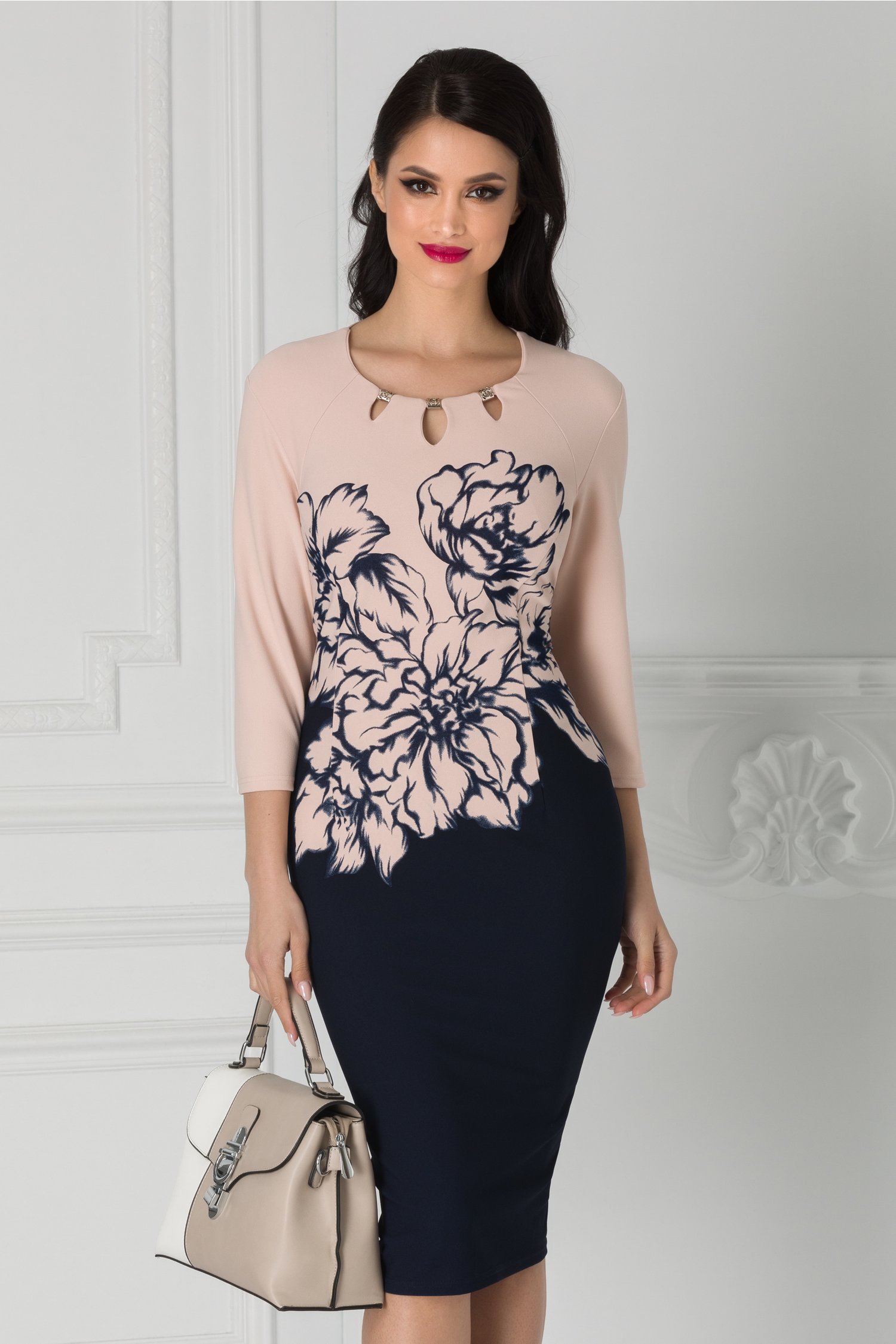 Rochie Ester bej rose cu aplicatii la guler si imprimeu floral
