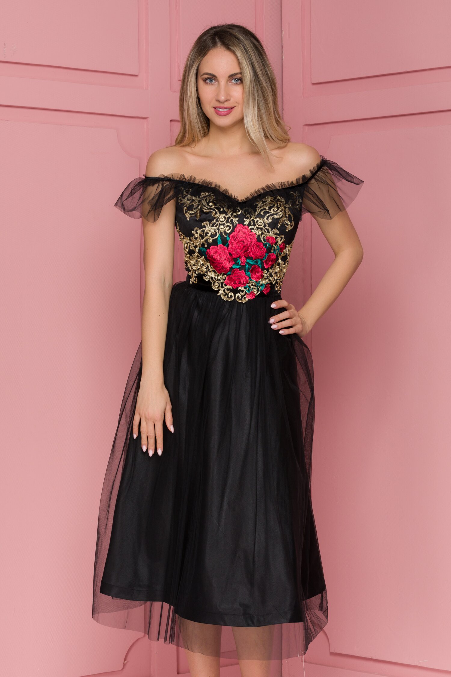 Rochie fanylux neagra din tull cu broderie florala la bust