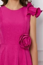 Rochie fucsia cu floare in talie si volanas pe un umar