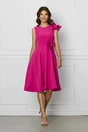 Rochie fucsia cu floare in talie si volanas pe un umar
