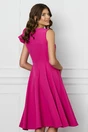 Rochie fucsia cu floare in talie si volanas pe un umar