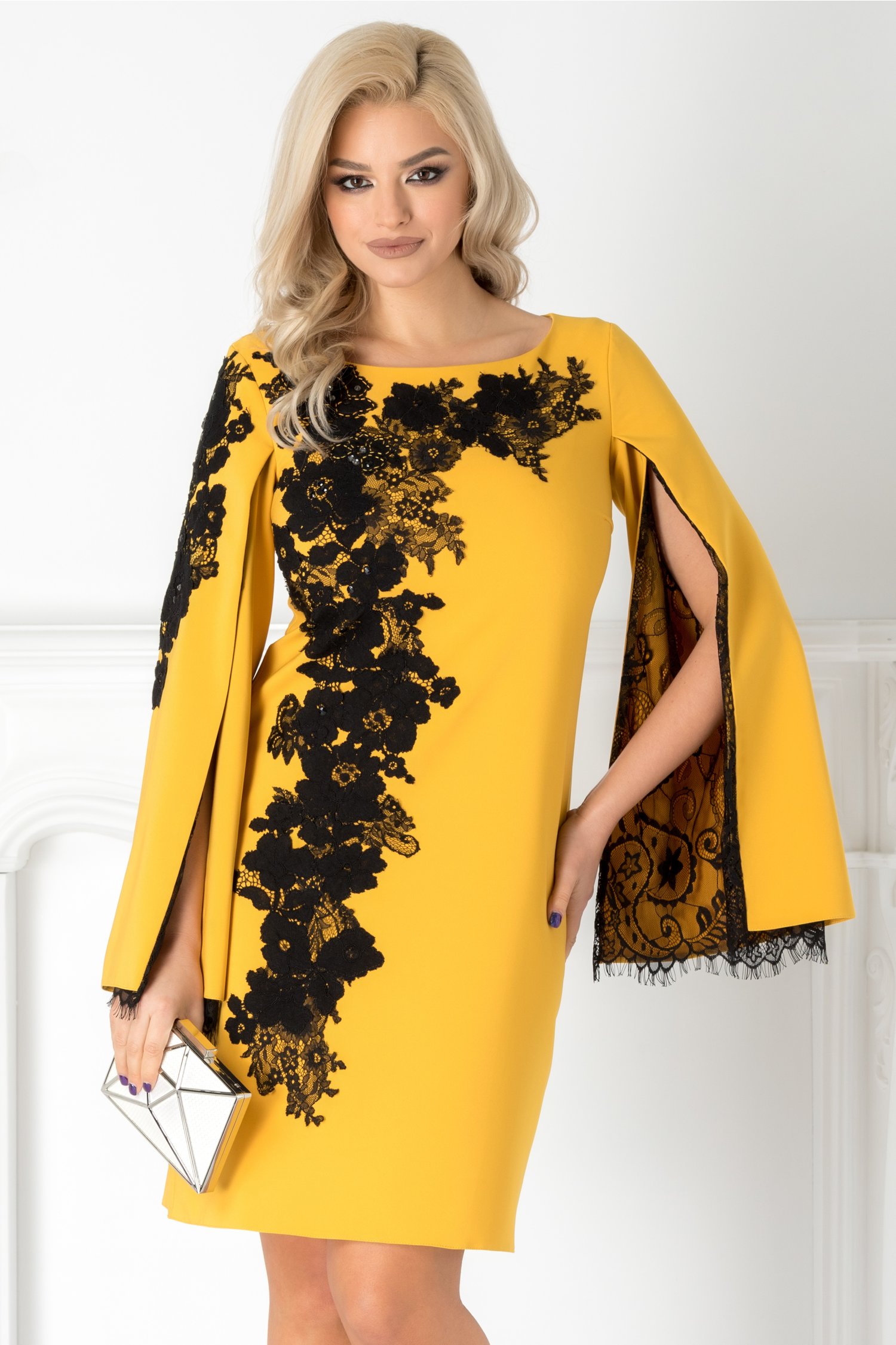 Rochie LaDonna galbena cu broderie handmade si maneci crapate