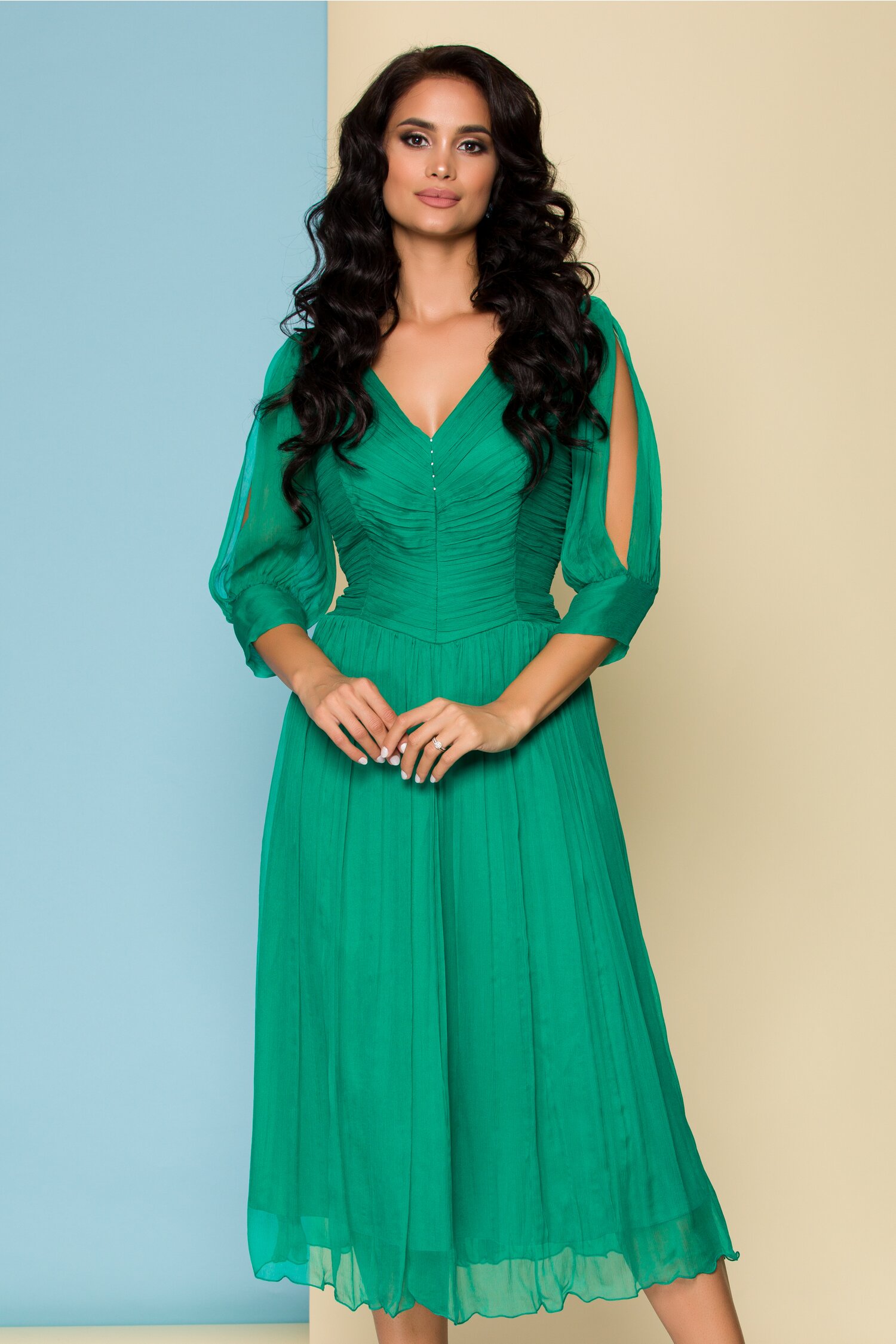 Rochie Ginette din matase verde cu maneci decupate si bustul tip corset