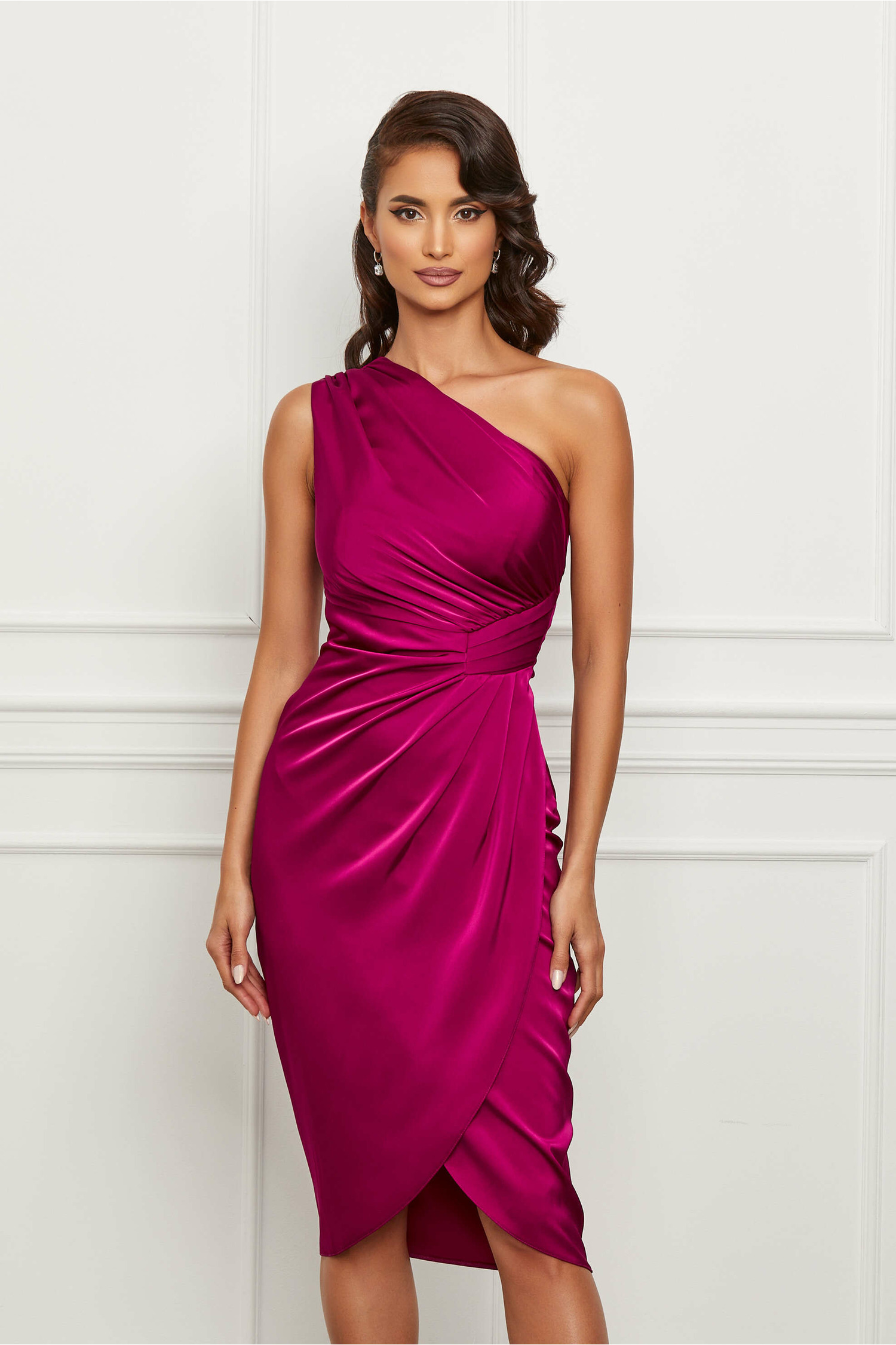 Rochie de ocazie magenta din satin cu pliuri pe talie