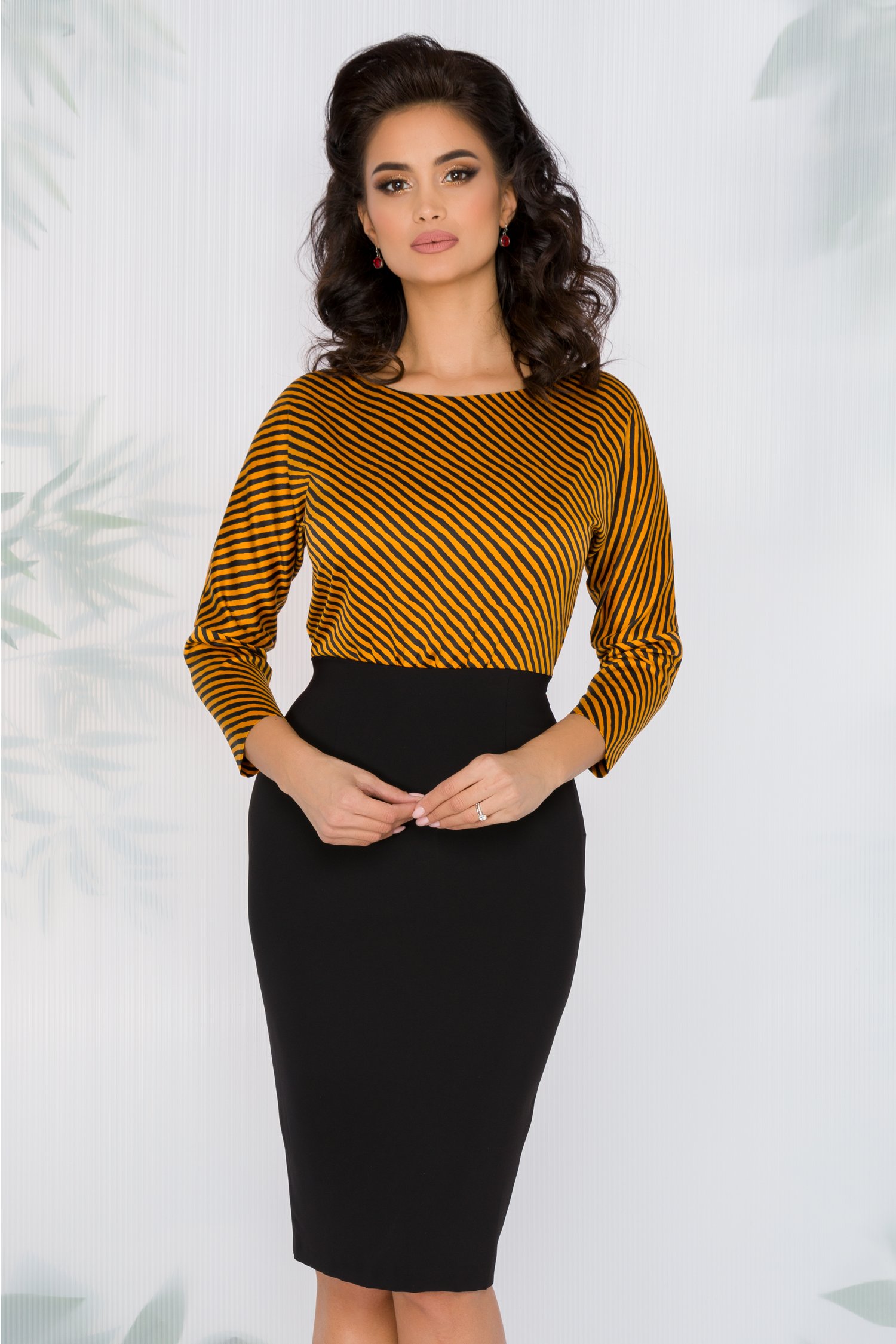 Rochie ginette neagra cu dungi galbene la bust