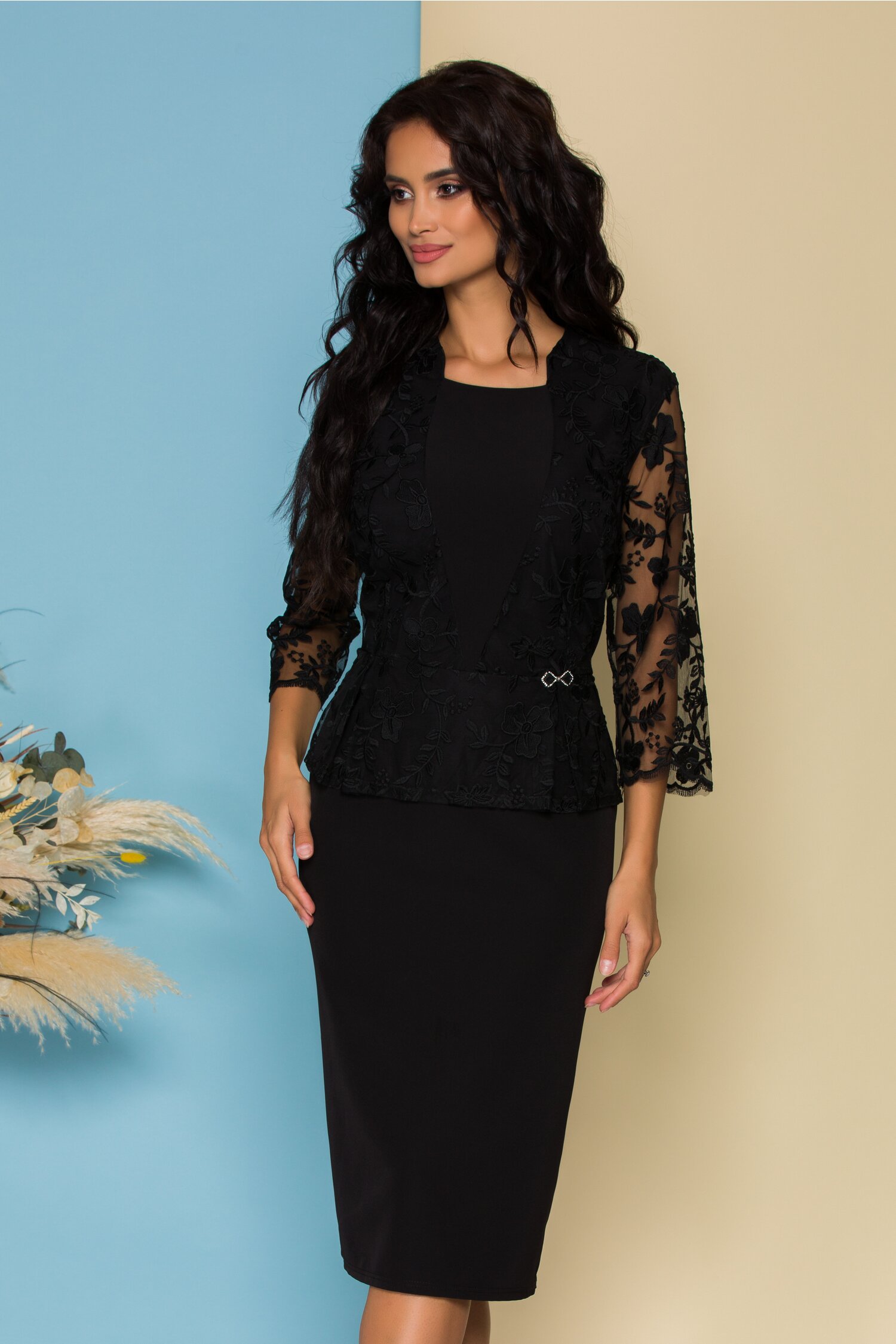 Rochie Gratiela neagra cu peplum si broderie la bust