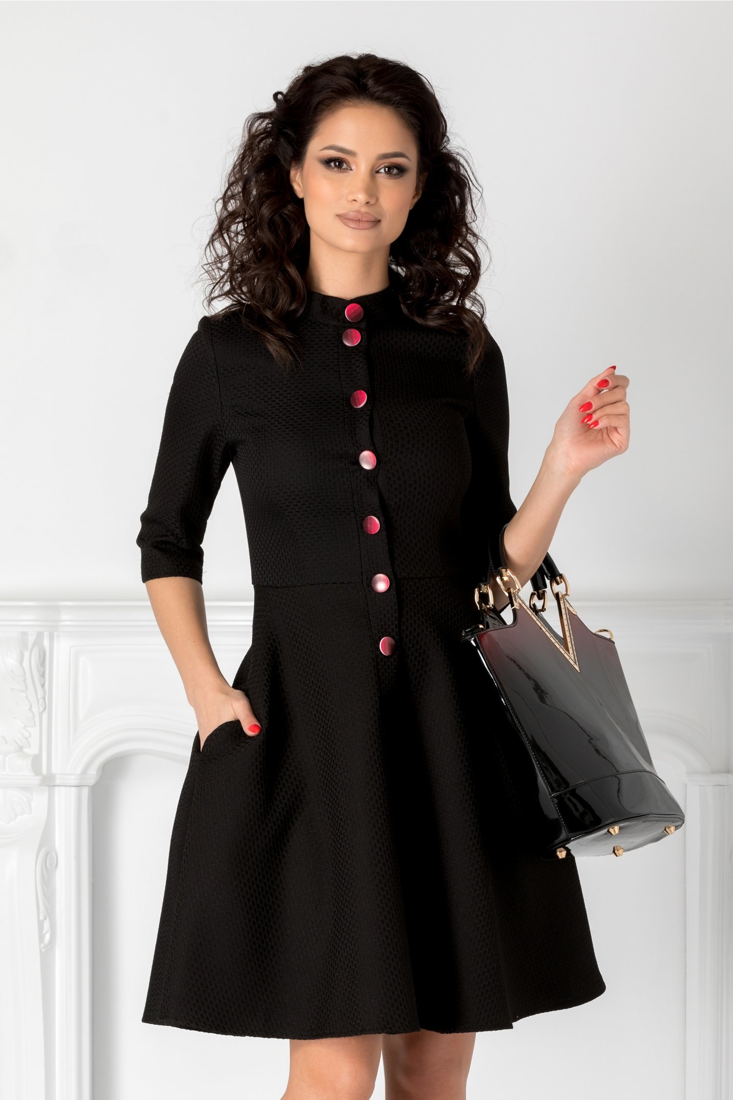 Rochie Hera neagra cu nasturi bordo