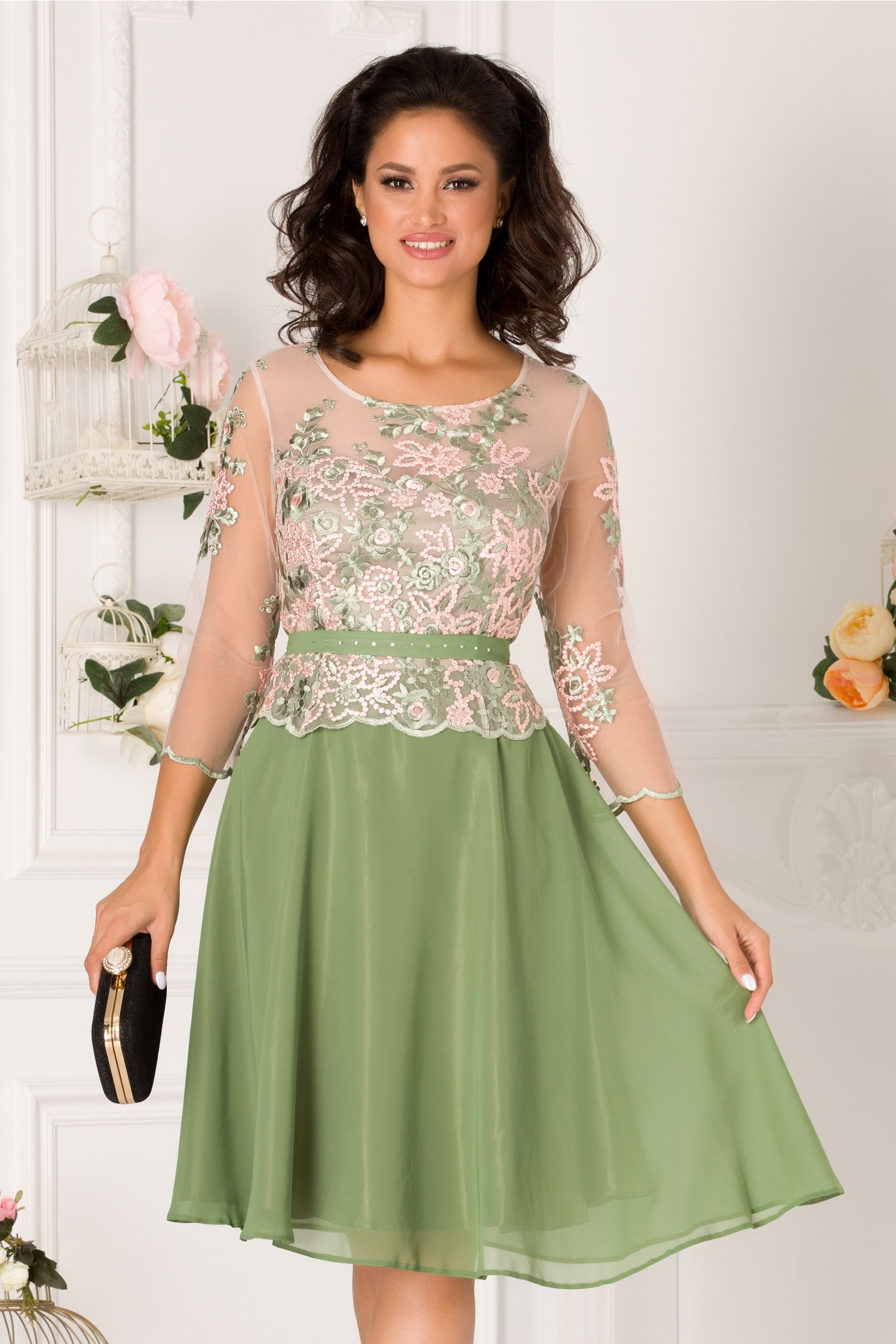 Rochie Iarina verde cu broderie florala roz