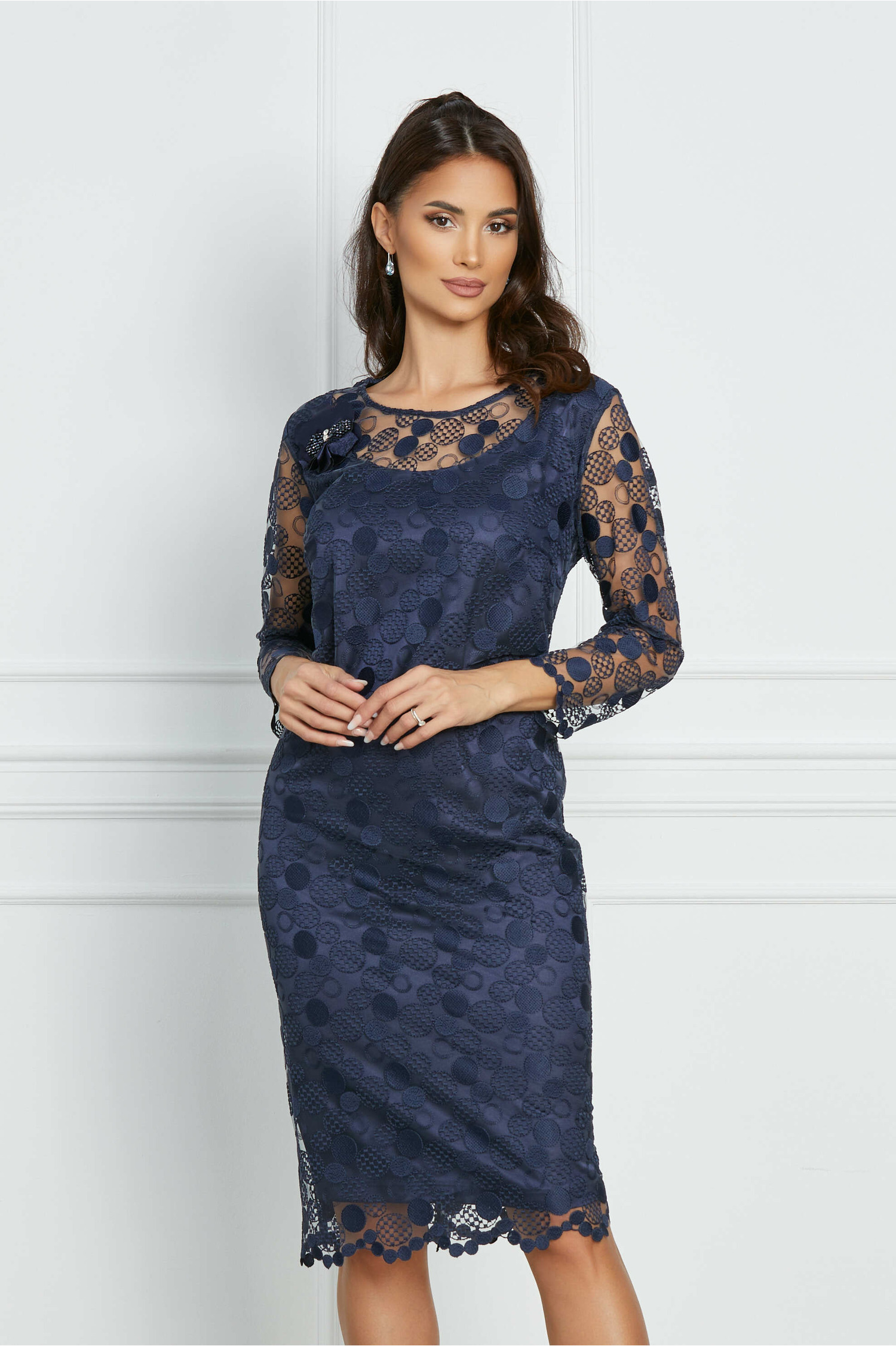 Rochie bleumarin din dantela cu accesoriu - Rochii-Dama.ro