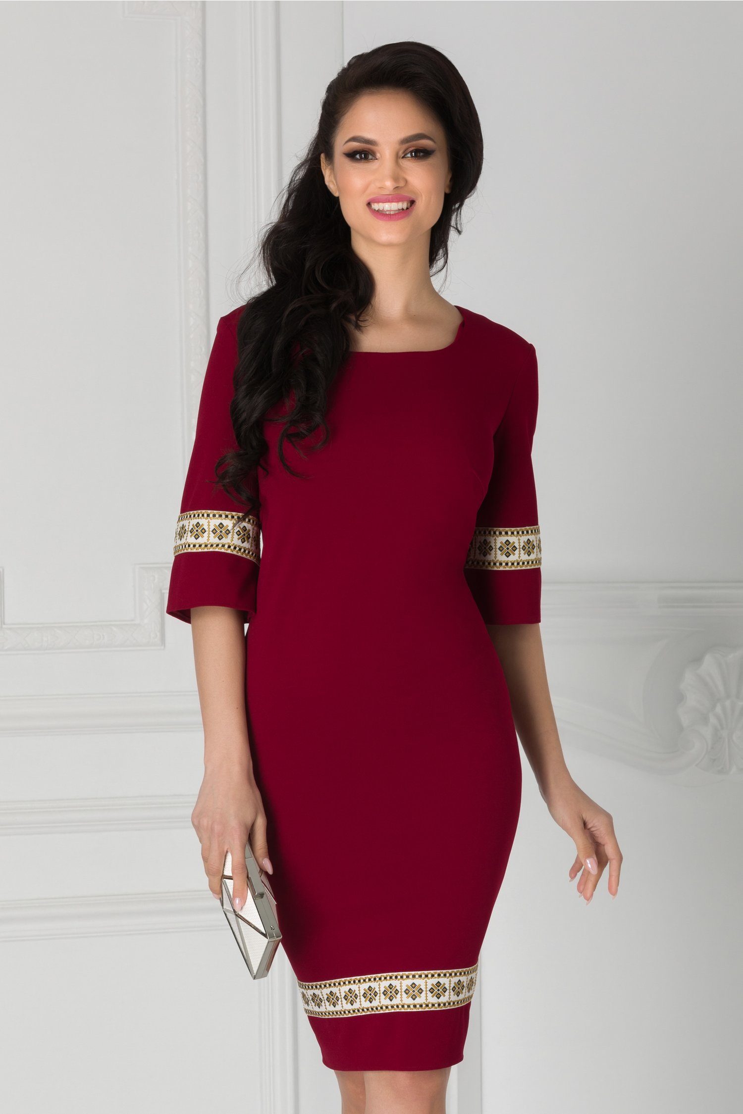 Rochie Ioana bordo cu broderie la maneci si la baza