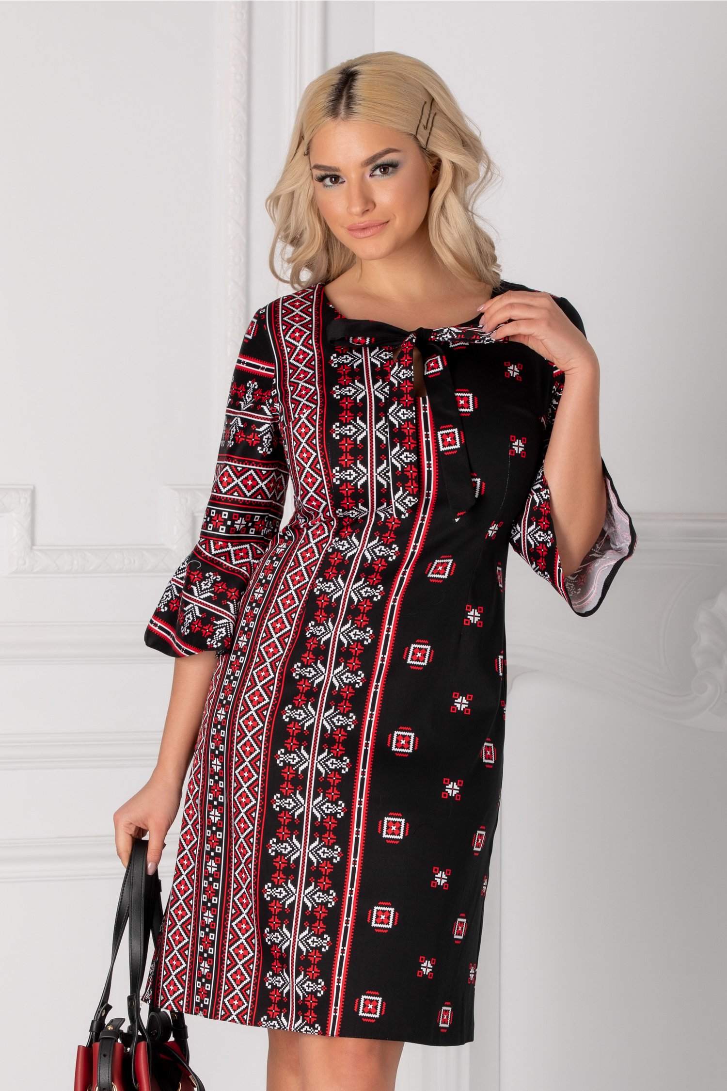 Rochie Ira neagra cu motive traditionale