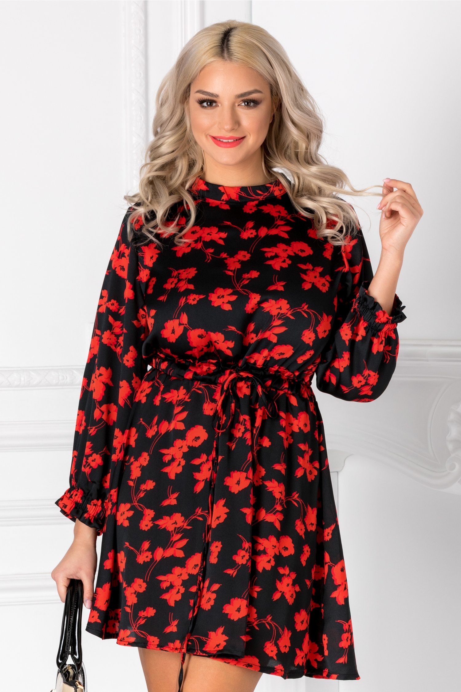 Rochie Isabela neagra cu flori rosii