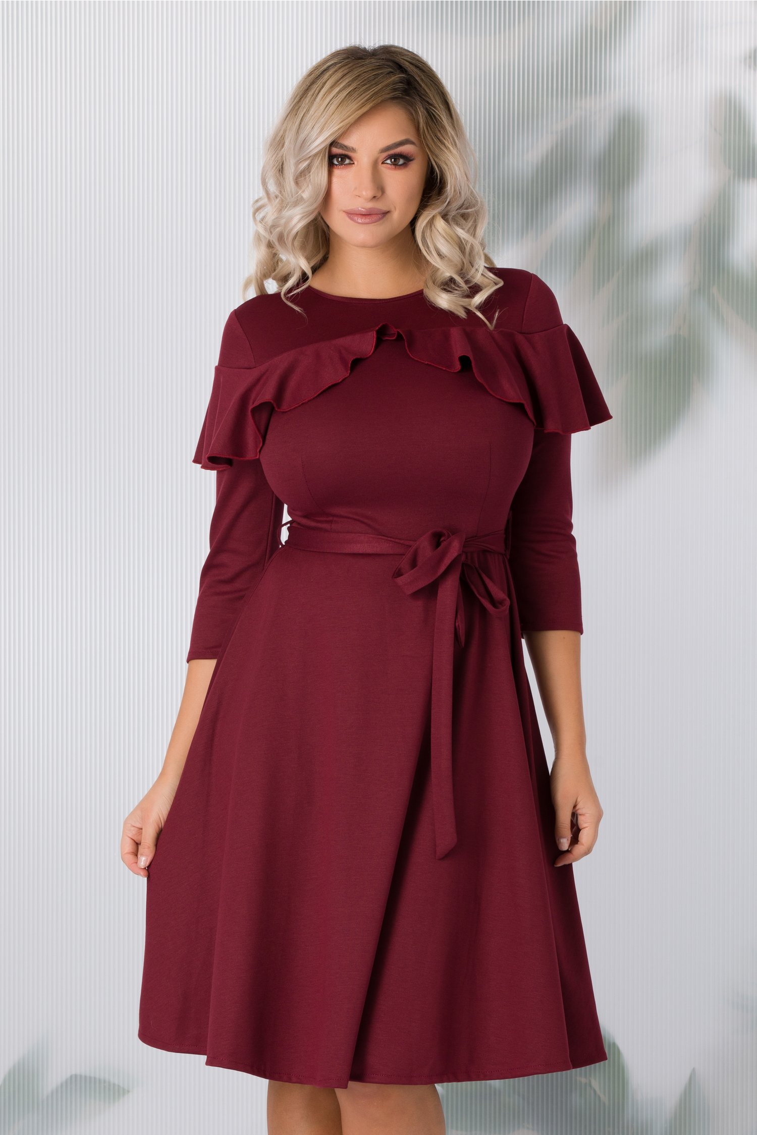 Rochie Juliana bordo cu volanase la bust