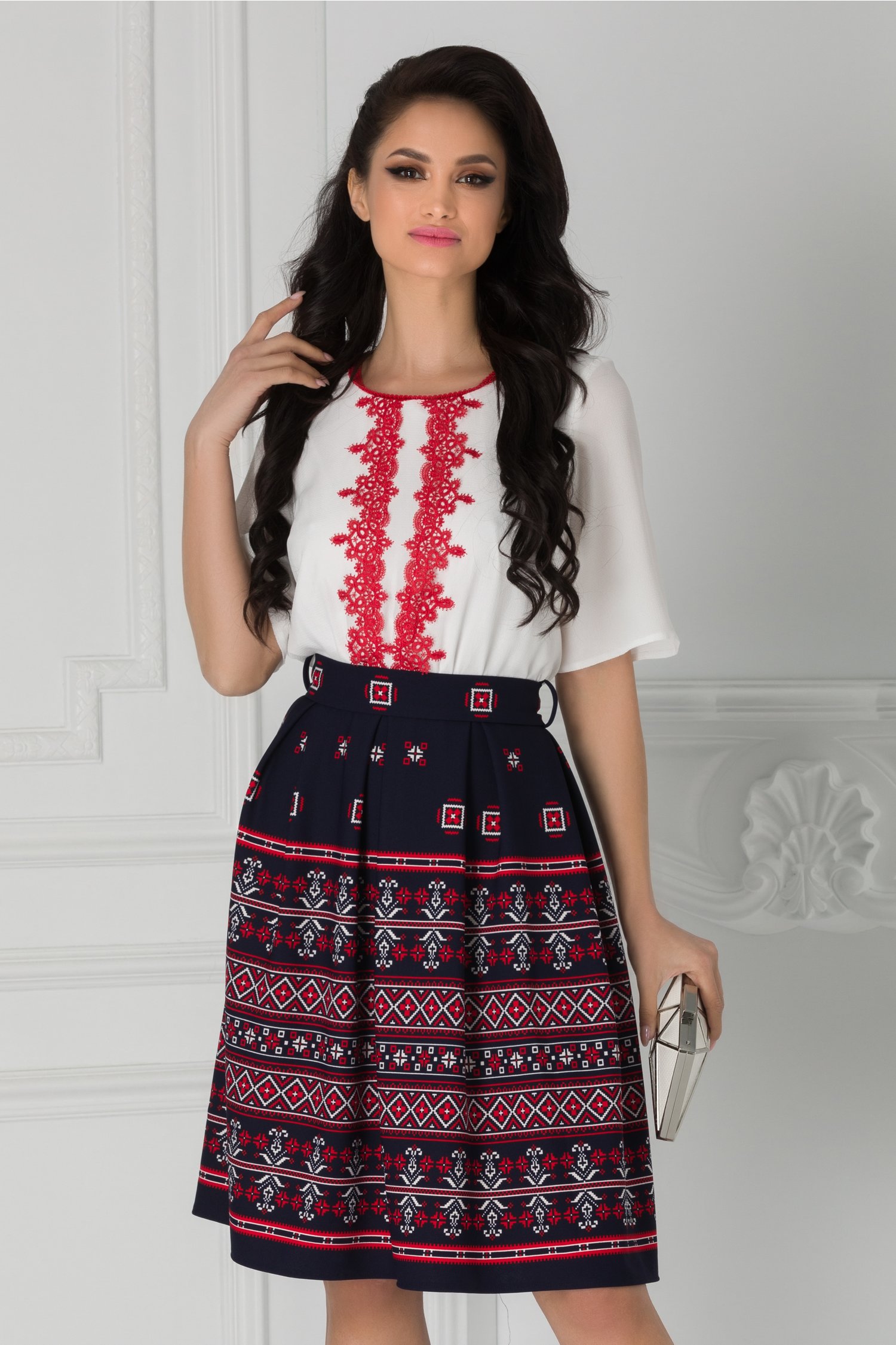 Rochie Kaley alb cu bleumarin si motive traditionale