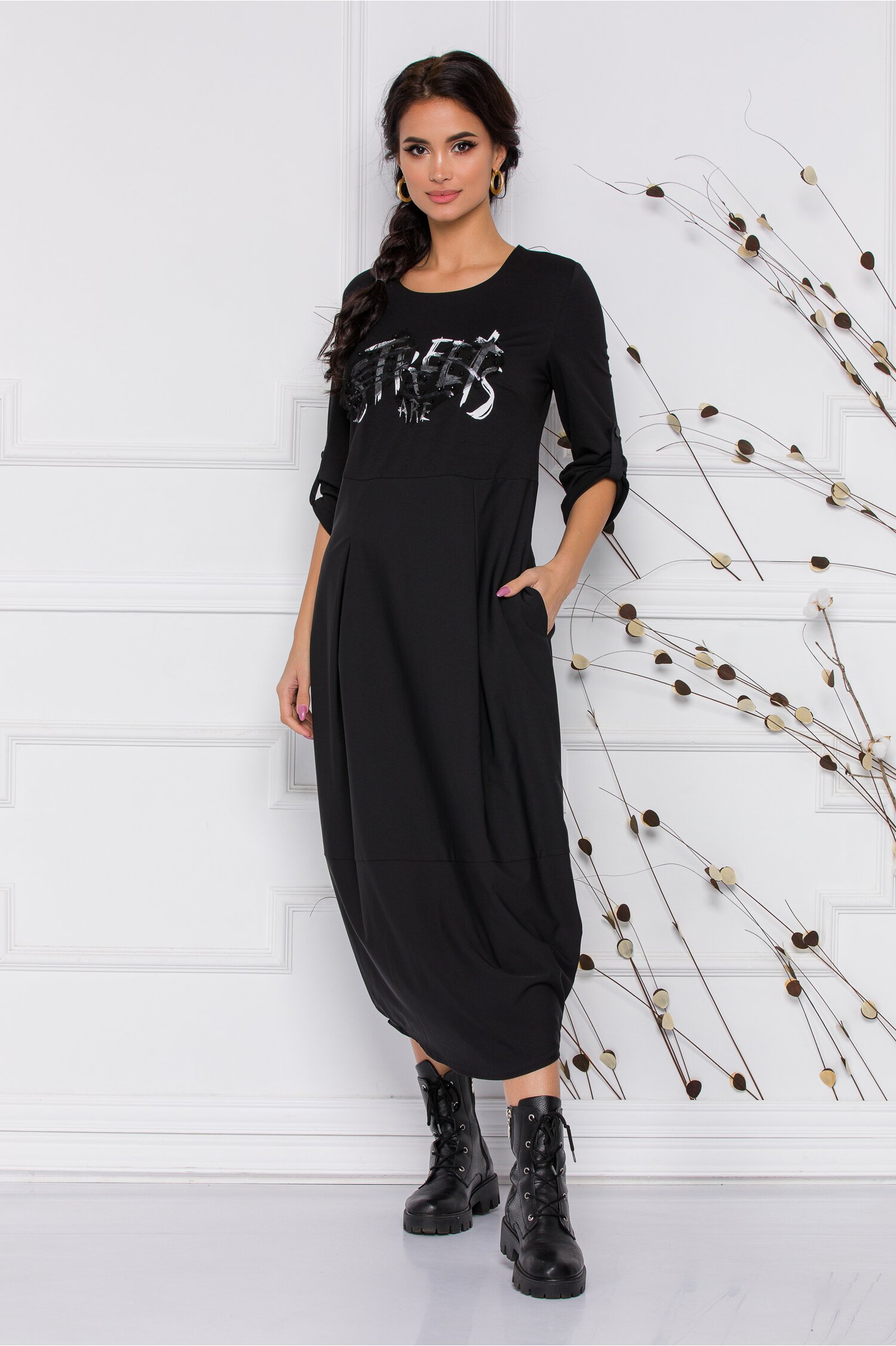 Rochie Kara neagra cu imprimeu si perlute stralucitoare la bust