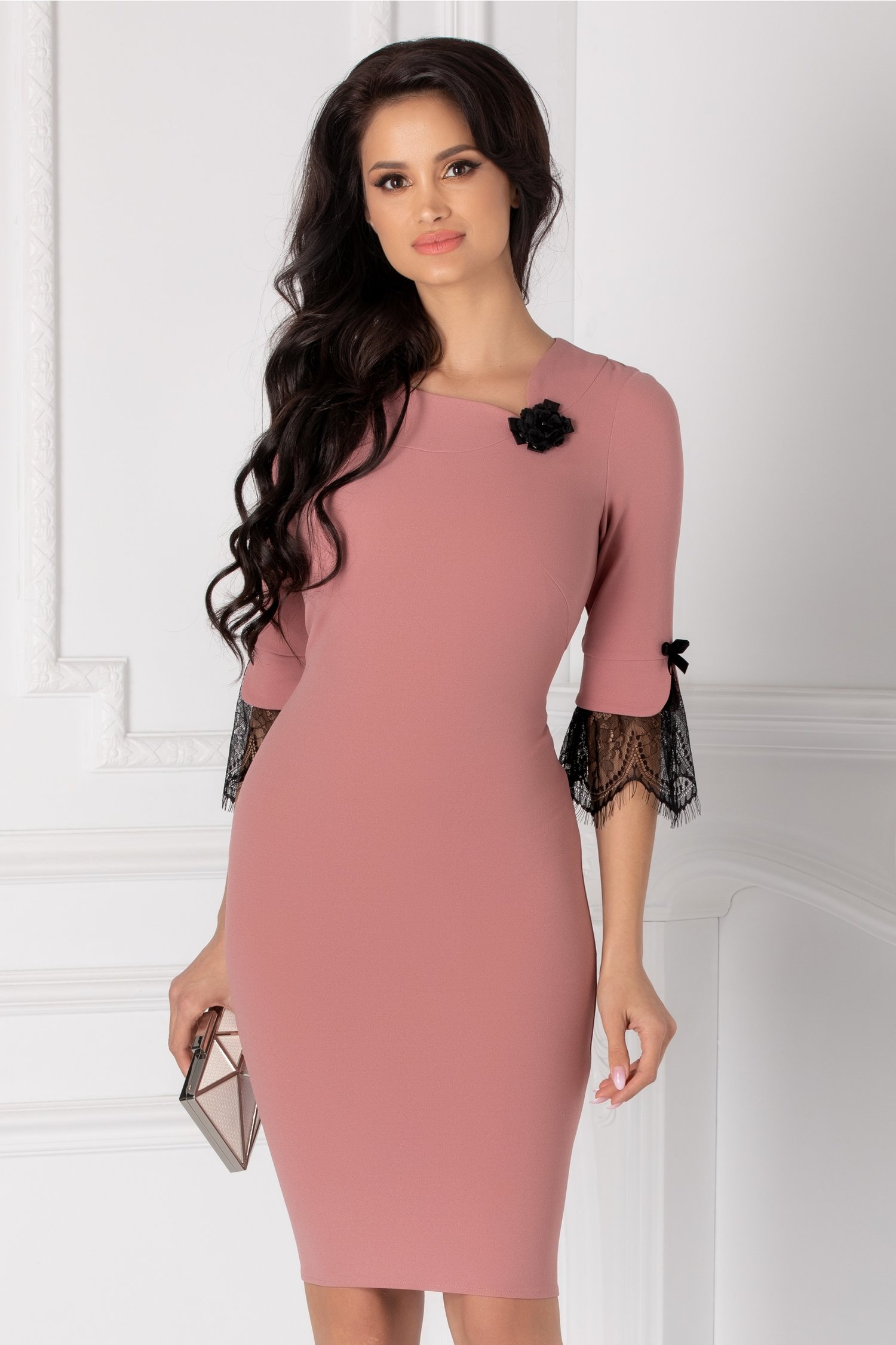 Rochie Kate roz cu maneci trei sferturi si dantela la baza