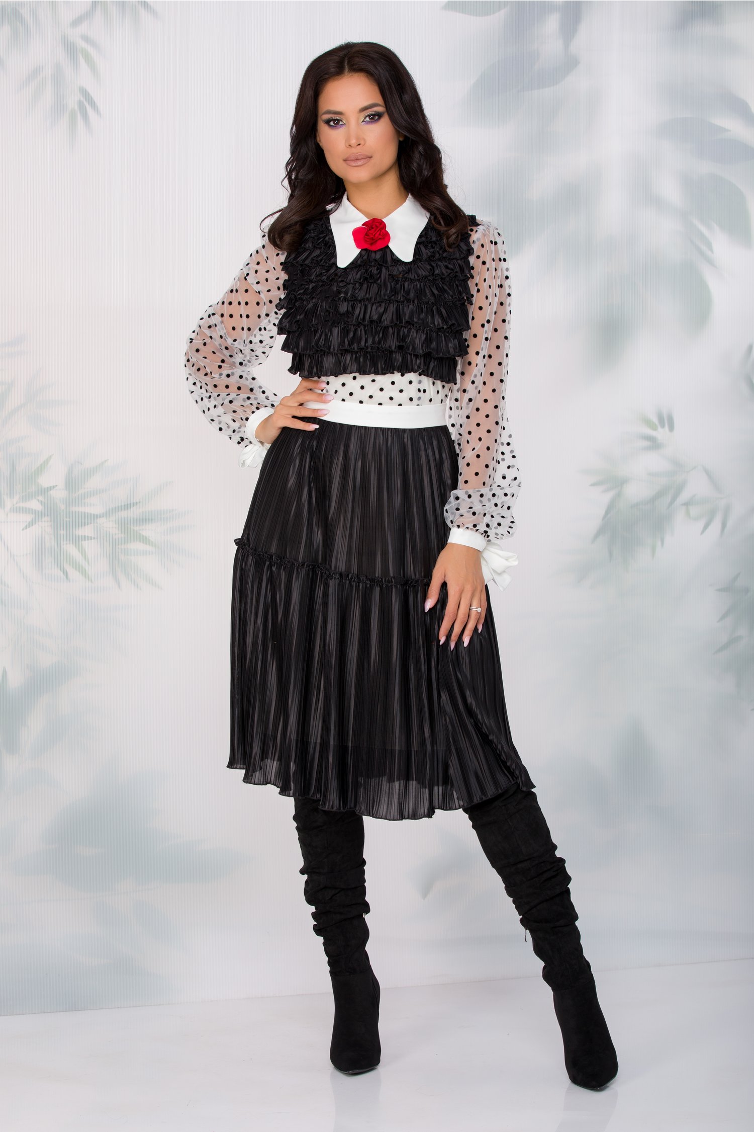 Rochie ladonna alb cu negru clos cu pliuri