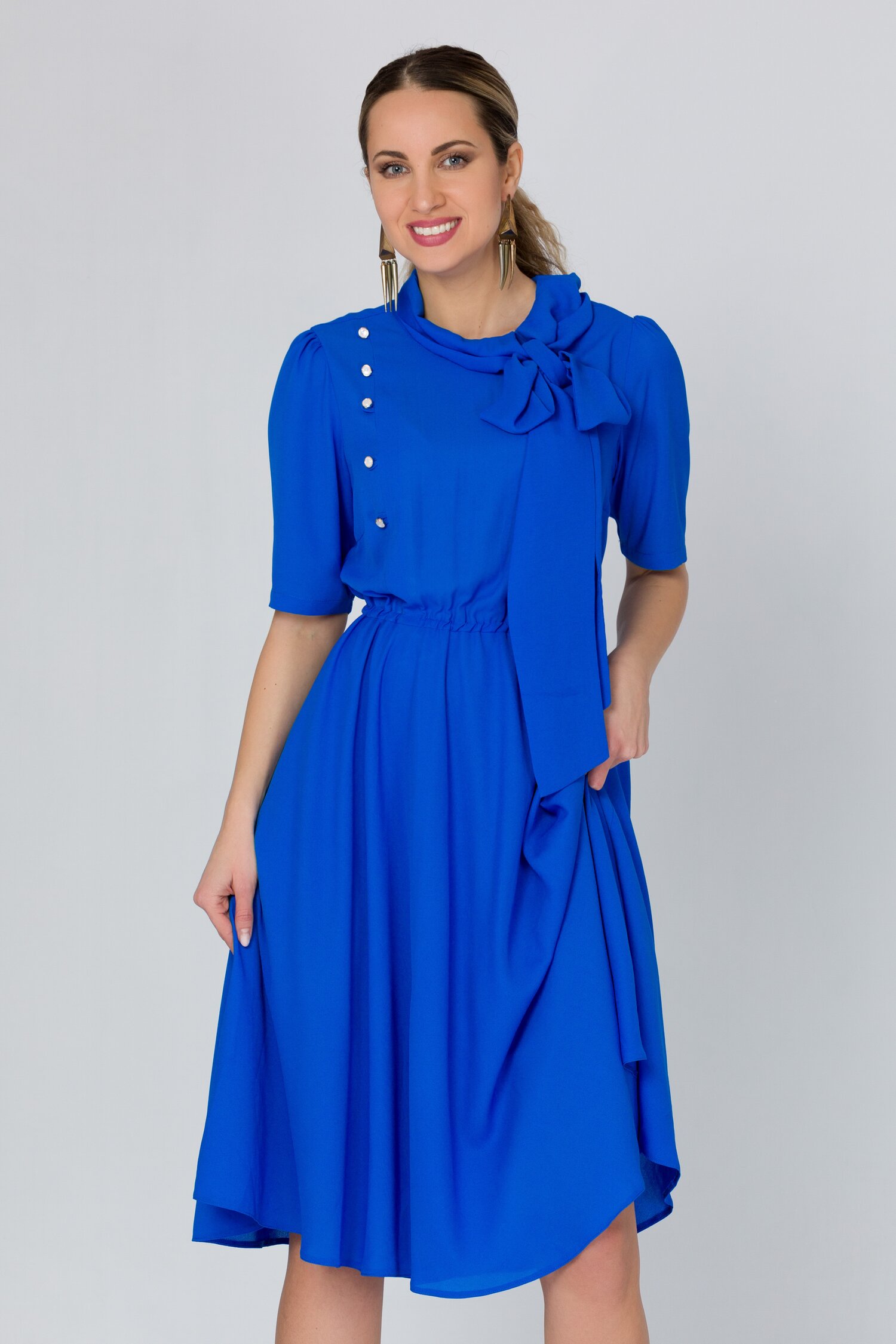 Rochie LaDonna albastra cu nasturi si funda la guler