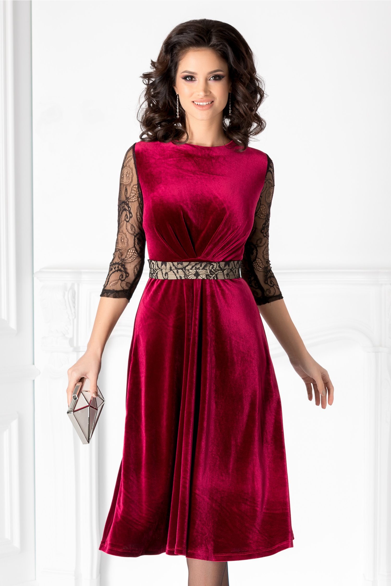 Rochie LaDonna bordo din catifea si maneci din dantela