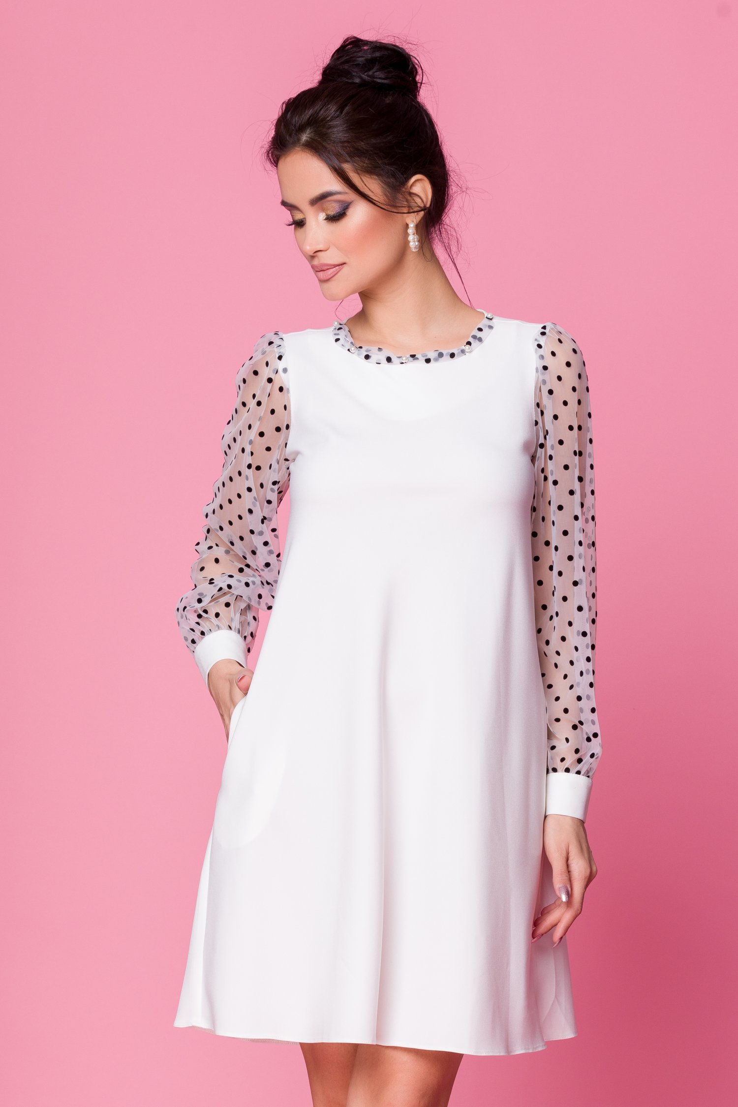 Rochie ladonna ivoire accesorizata cu tull si insertii din catifea