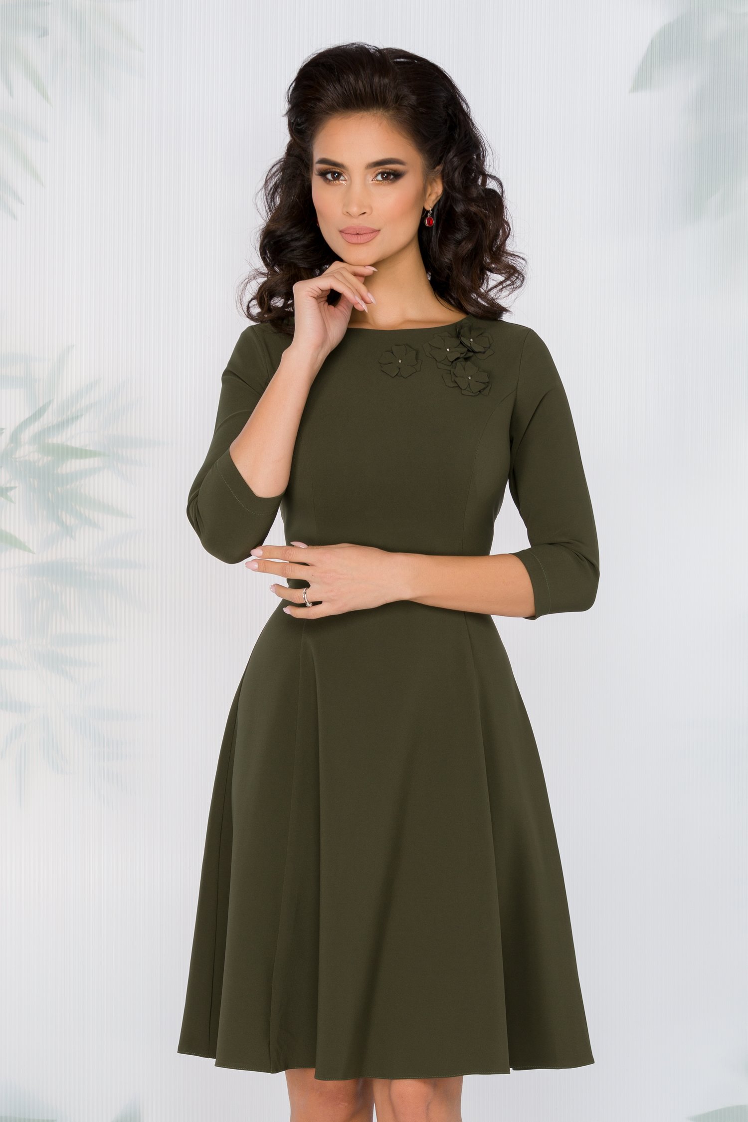 Rochie ladonna kaki cu aplicatii florale la decolteu