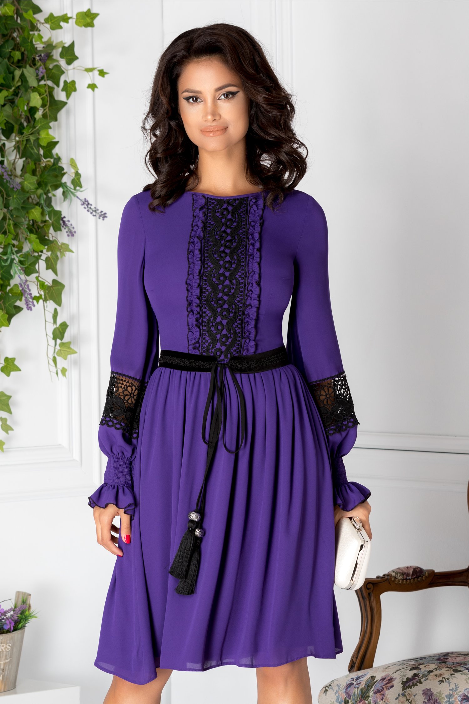 Rochie LaDonna mov cu detalii vintage negre